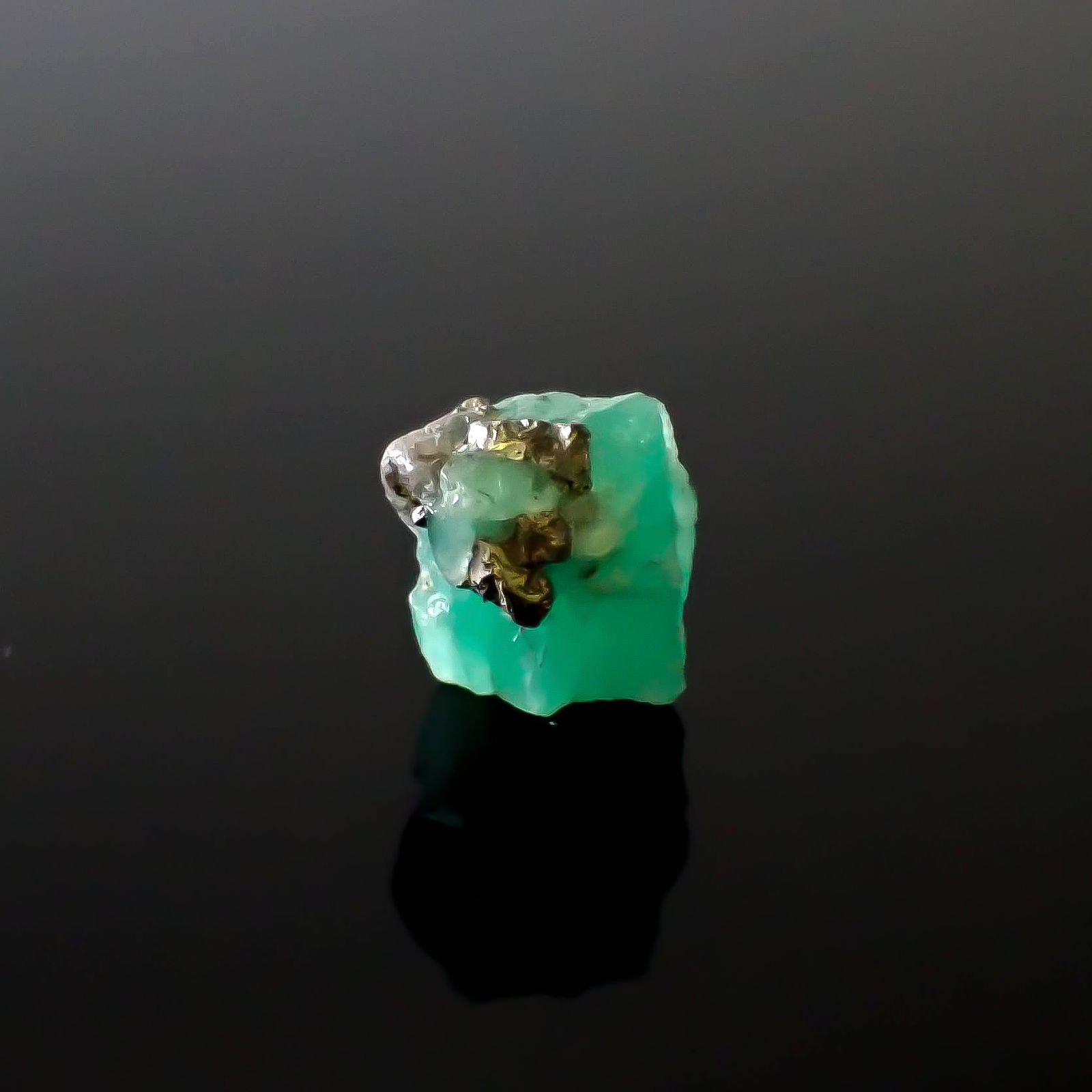 エメラルド原石 コロンビア産 7.56ct [250430174]12.4x10.2mm前後
