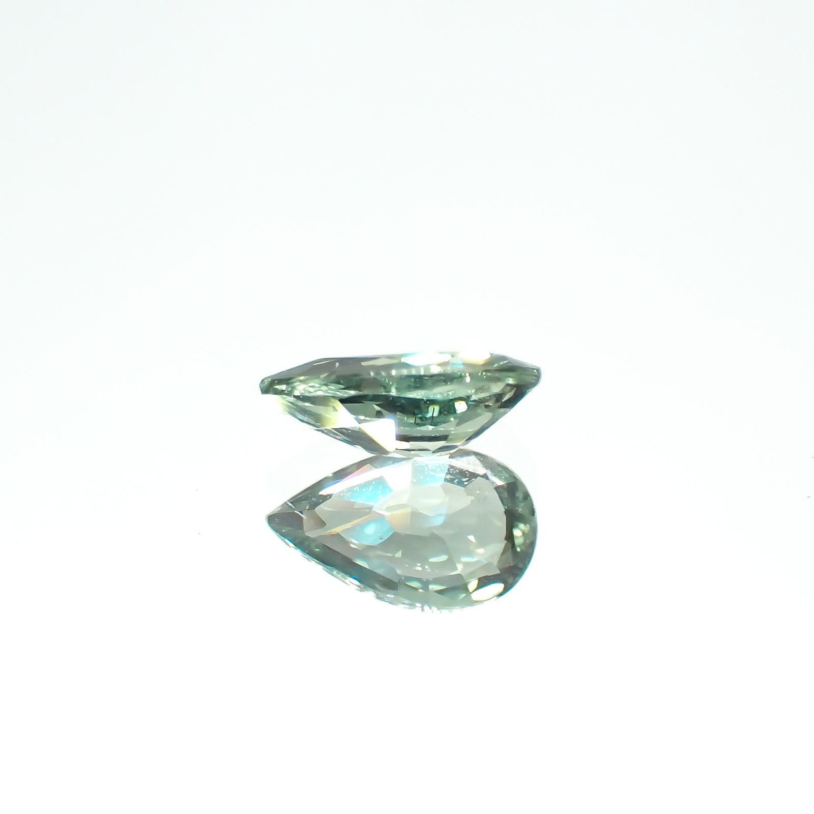 アレキサンドライト(宝石名アレキサンドライト)タンザニア産 0.28ct 識別済[230321348]5.3x3.3mm前後