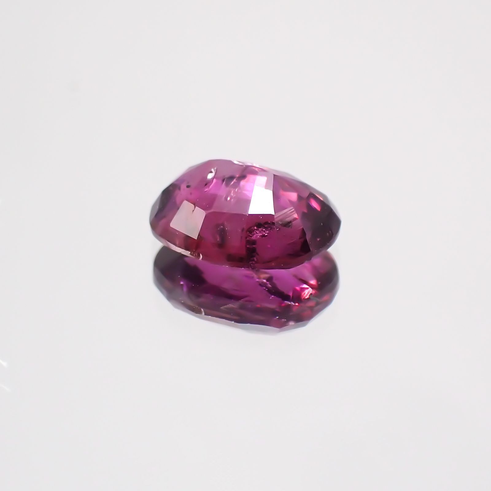 パープルサファイア(宝石名バイオレット・サファイア) カシミール地方産 1.236ct ソ付(彩珠)[210510234]7.3×6mm前後
