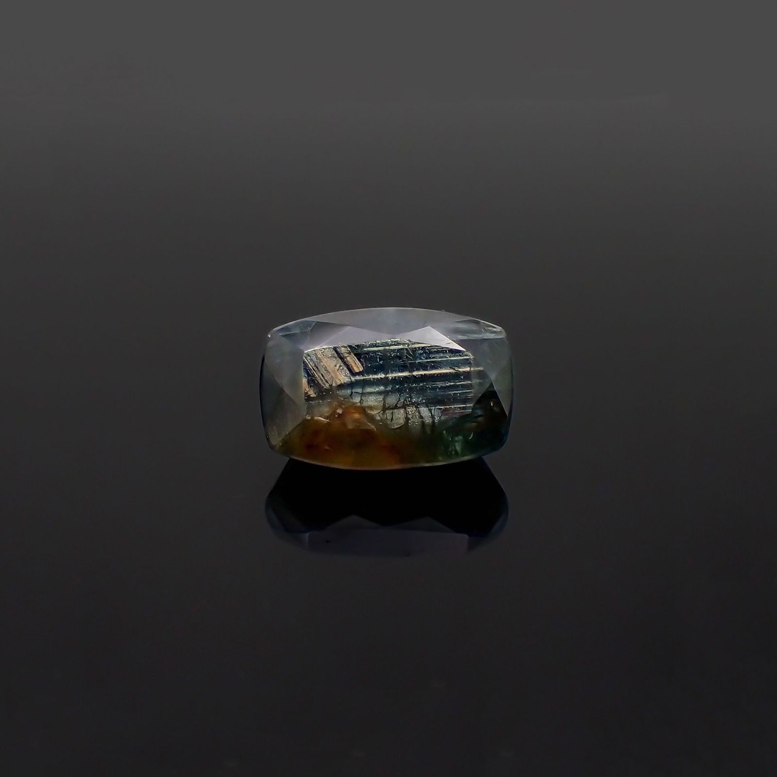 ゴールドシーンサファイア非加熱 ケニア産 9.97ct / 14.2x9.1mm前後 [230321339]