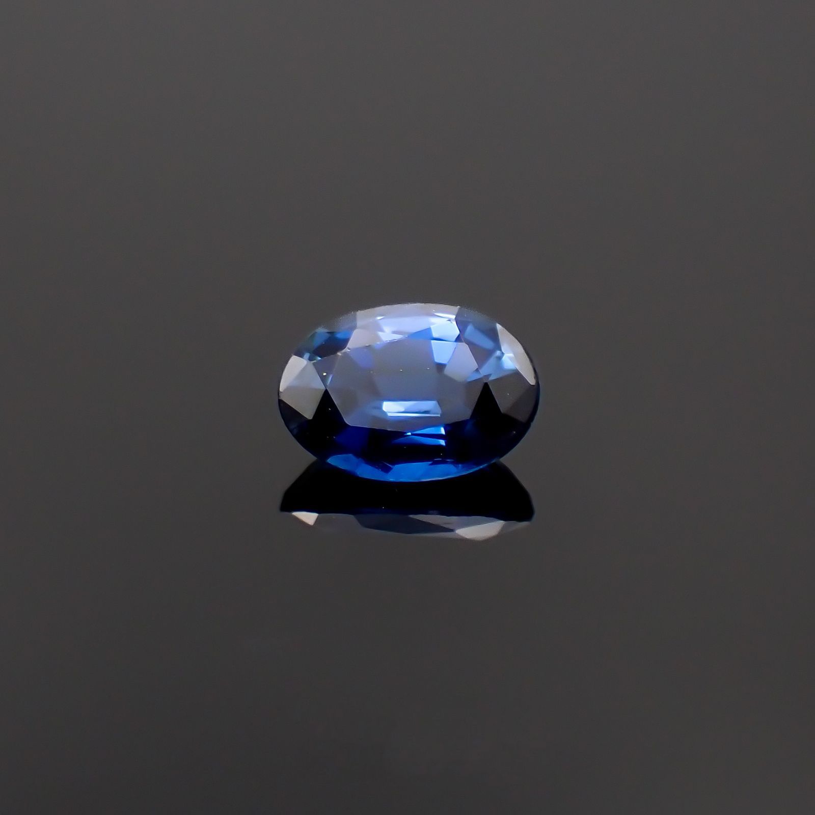 サファイア(宝石名サファイア)スリランカ/マダガスカル産 0.71ct 識別済[230120242]6.3x4.4mm前後