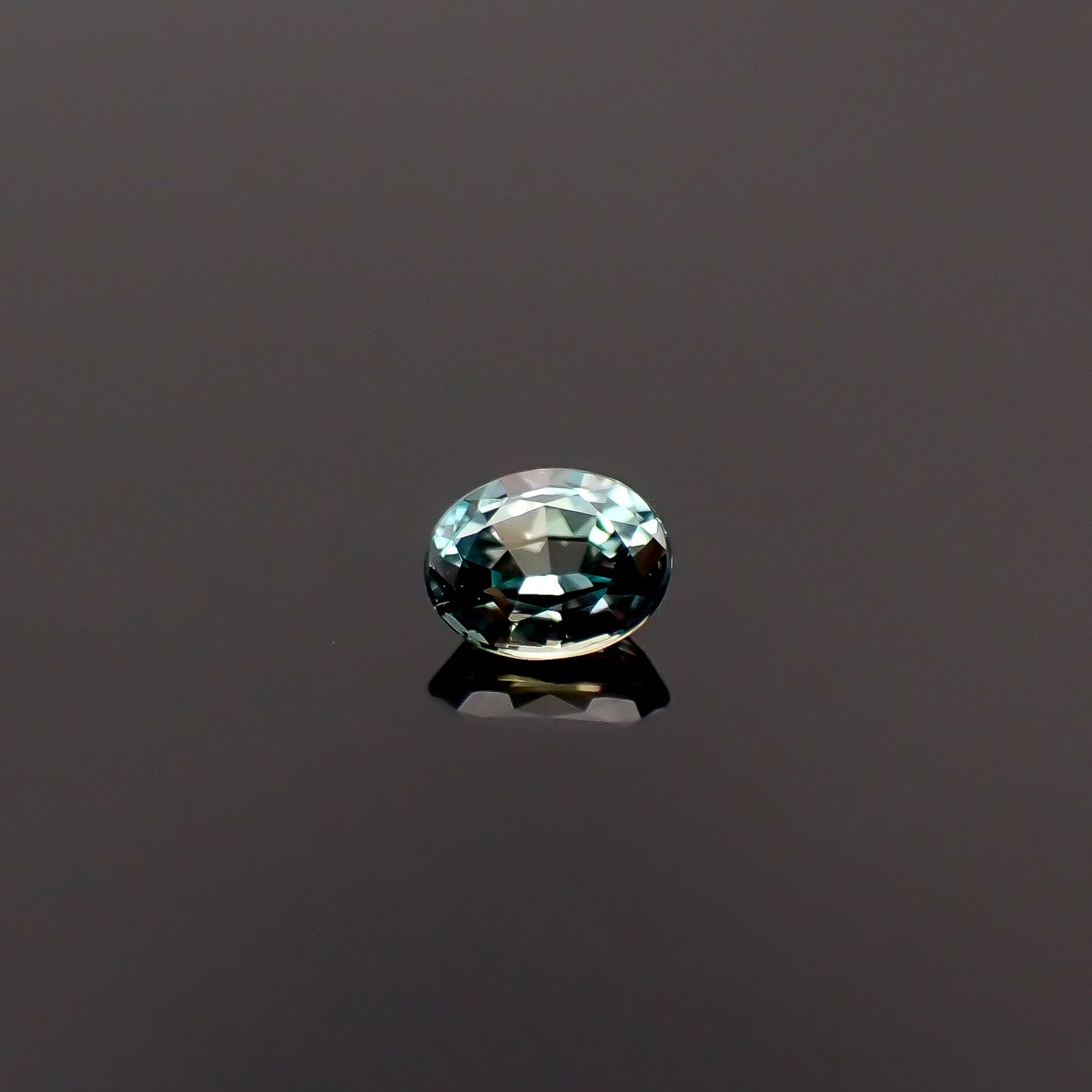 アレキサンドライト ブラジル産 EmeraldMains社製 0.10ct / 3.1x2.4mm前後 [260131572]