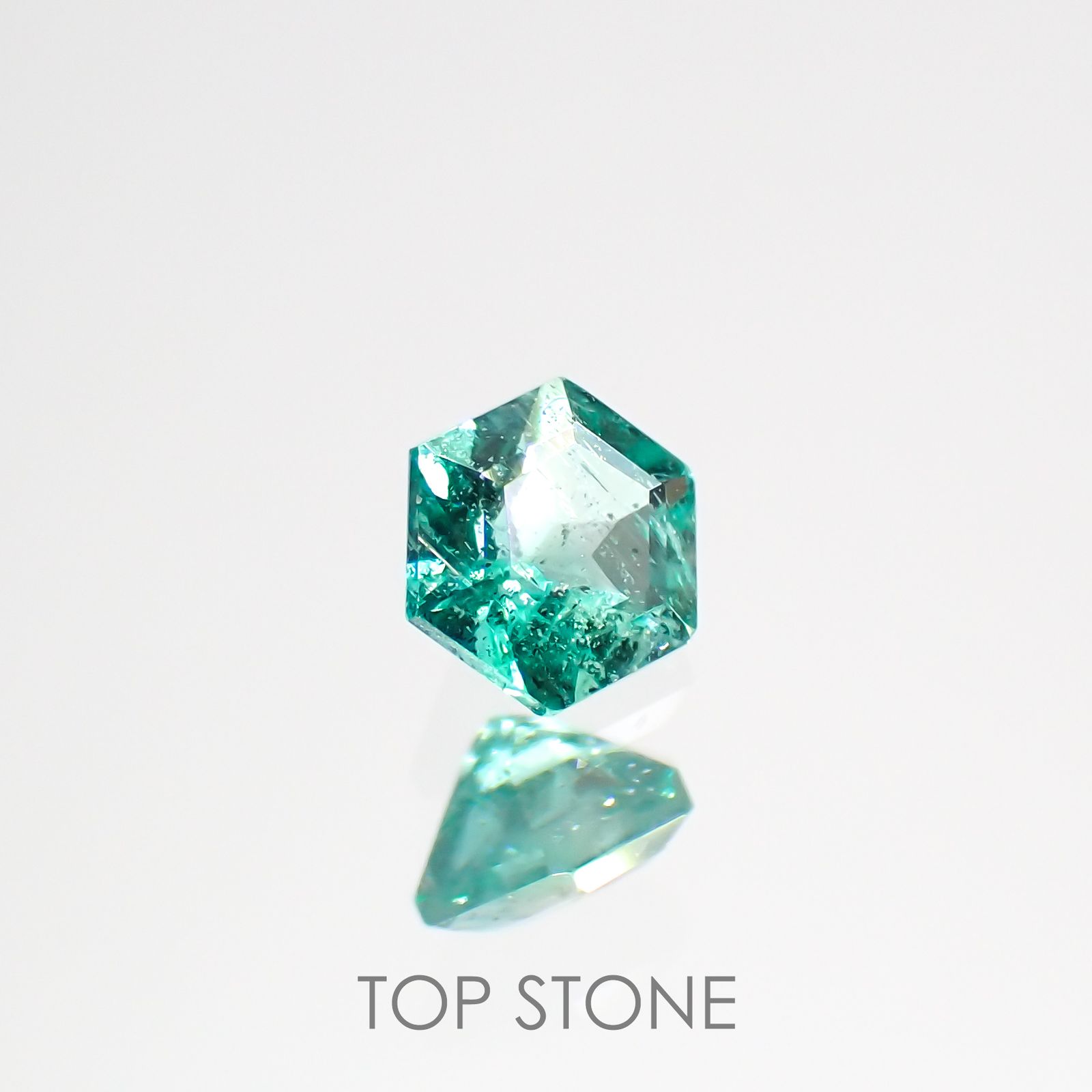 ◇ヘキサゴンカット◇エメラルド(宝石名エメラルド)ザンビア産 0.12ct 識別済[220115194]3.1x3mm前後