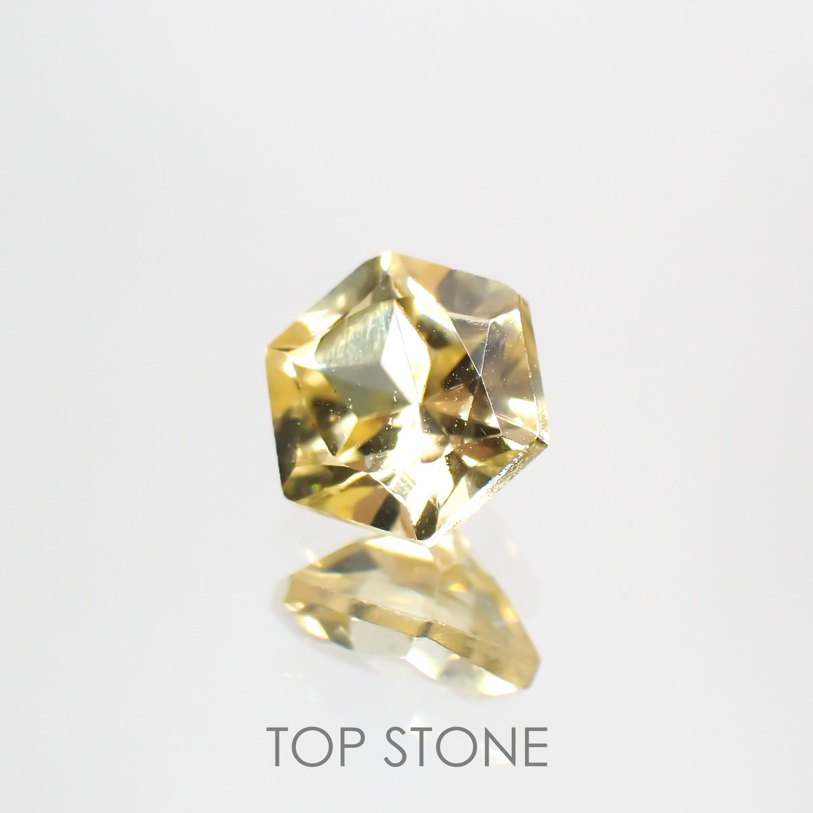 ◇ヘキサゴンカット◇イエロージルコン(宝石名ジルコン) カンボジア産 0.89ct 識別済[210410471]5.2×5.2mm前後
