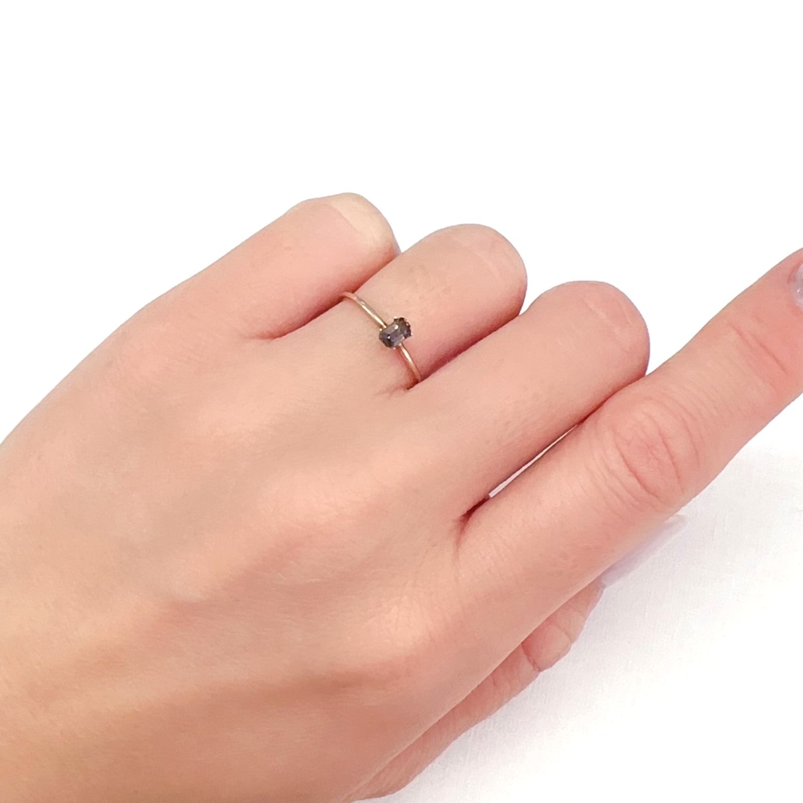 ブルーティントアキシナイト パキスタン産 0.25ct[231224655]0.4x2.7mm前後