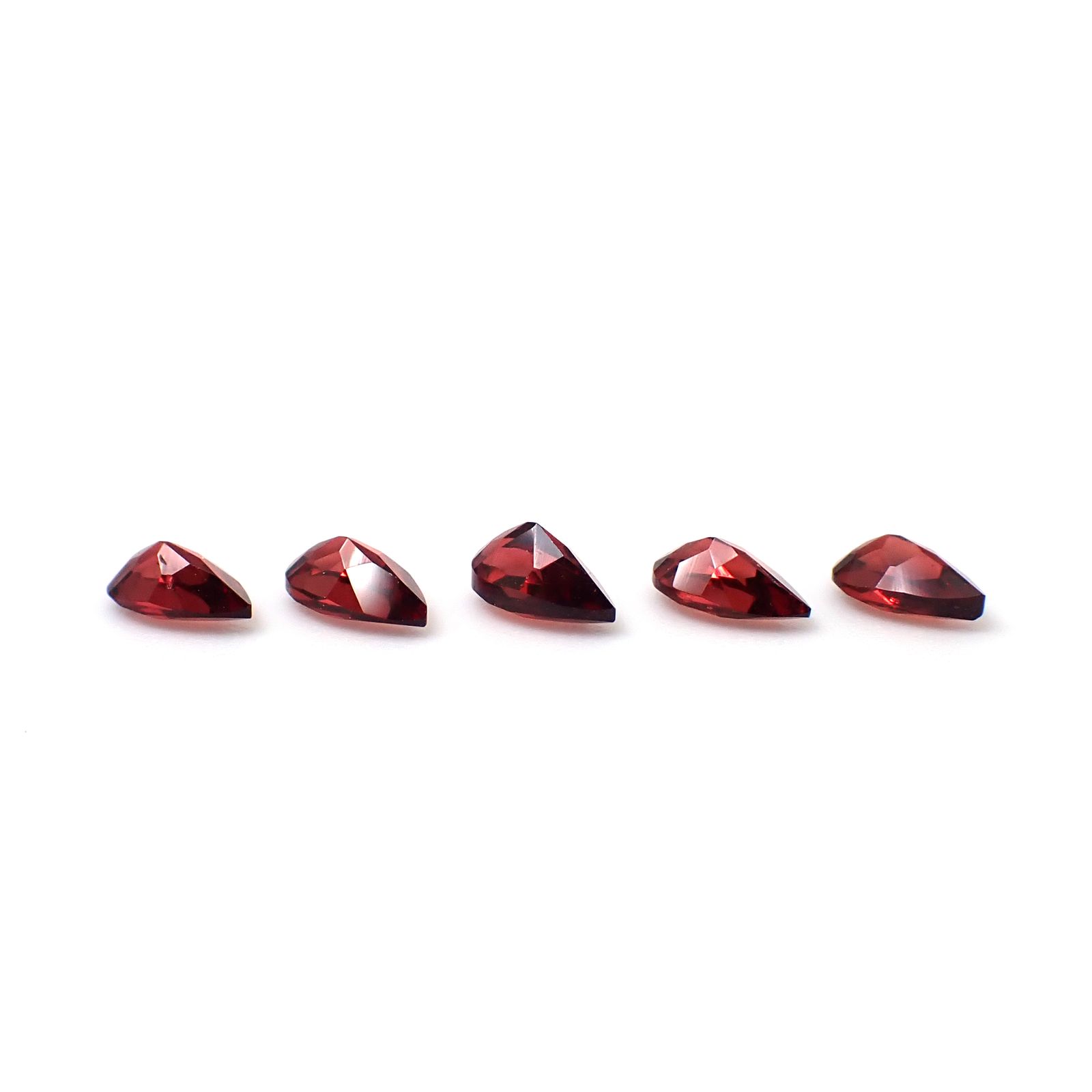 ◇ランダムセレクト◇パイラルスパイトガーネット モザンビーク産 約0.26ct / 5.1x3.1mm前後 [260532223-PAC]
