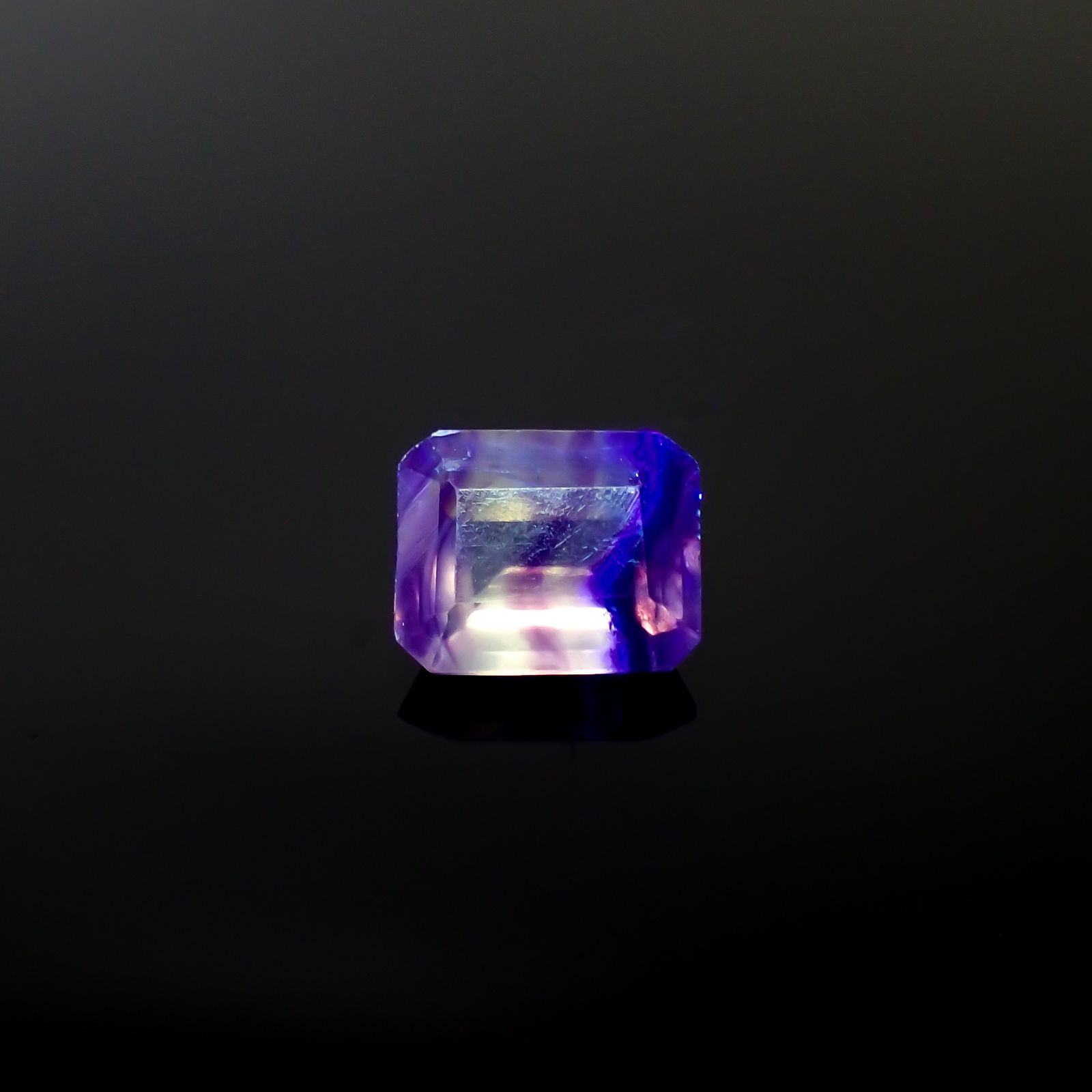 パーティカラーフローライト フルオレッセンス ブラジル産 3.59ct[240326911]9.9x8mm前後