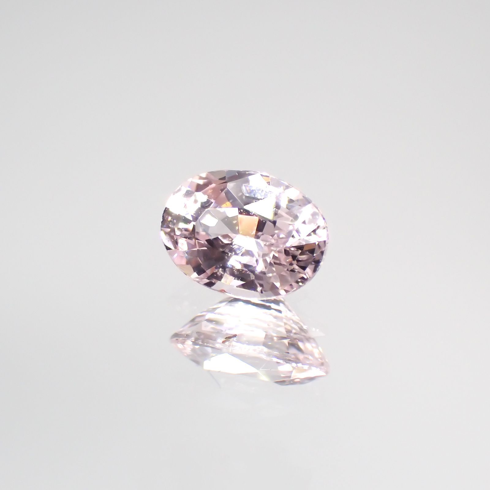 ピンクサファイア(宝石名ピンク・サファイア) マダガスカル/スリランカ産 0.56ct 識別済[210712559]5.5×4mm前後