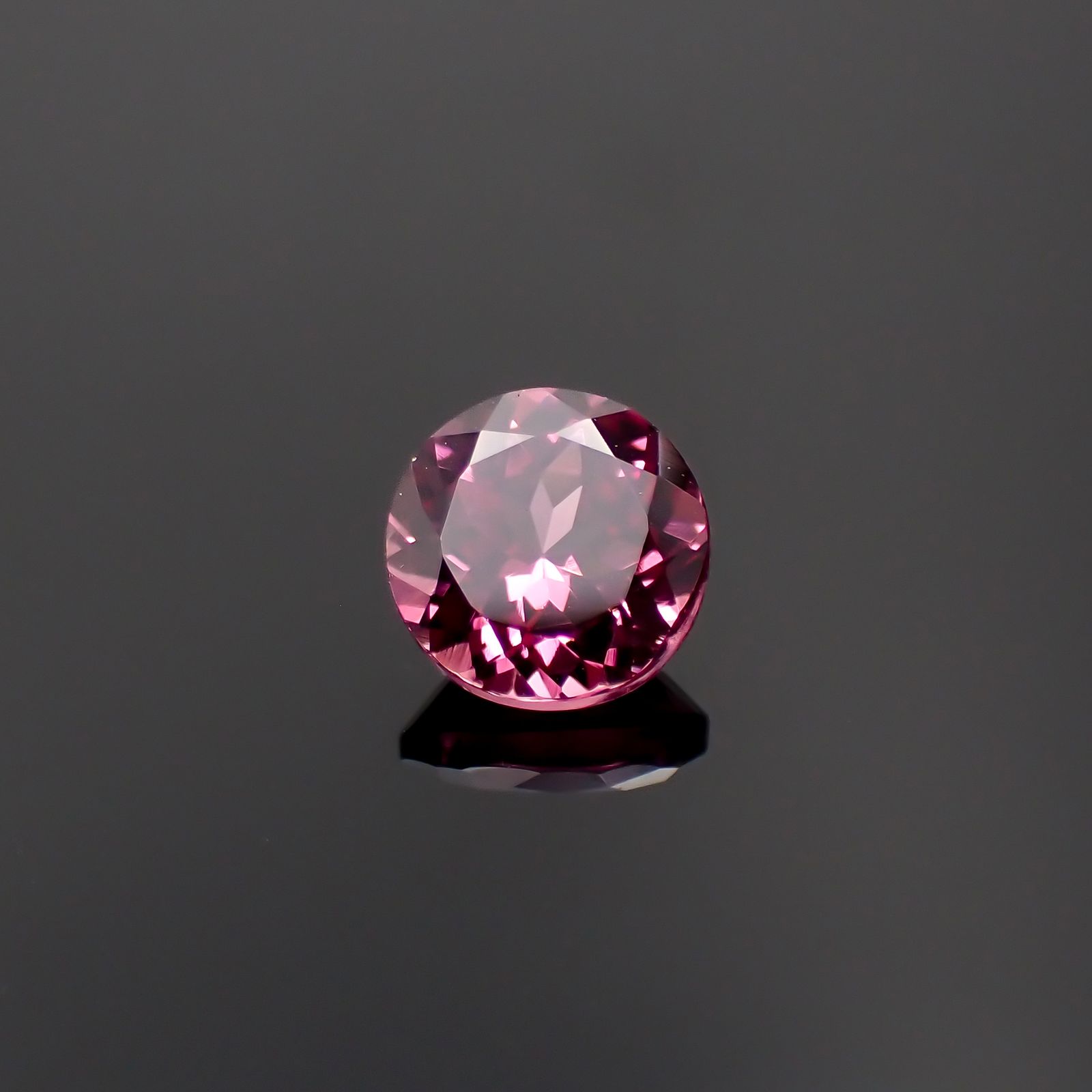 カラーシフトマラヤガーネット タンザニア産 1.38ct[231124341]6.6x6.6mm前後