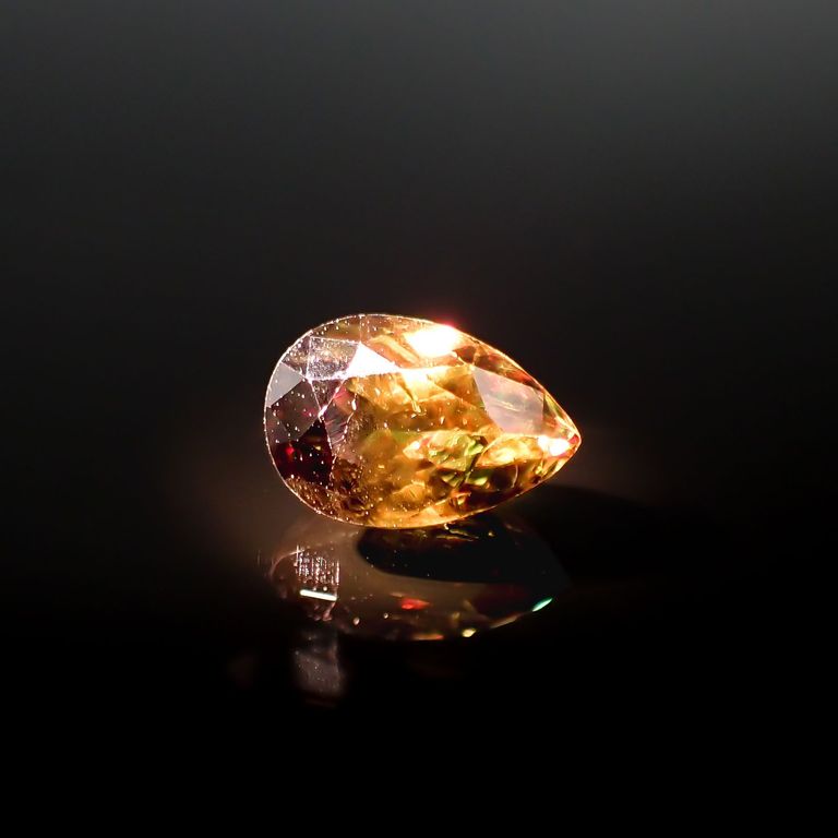 カラーチェンジスフェーン パキスタン産 1.5ct[230120042]8.3x5.5mm 