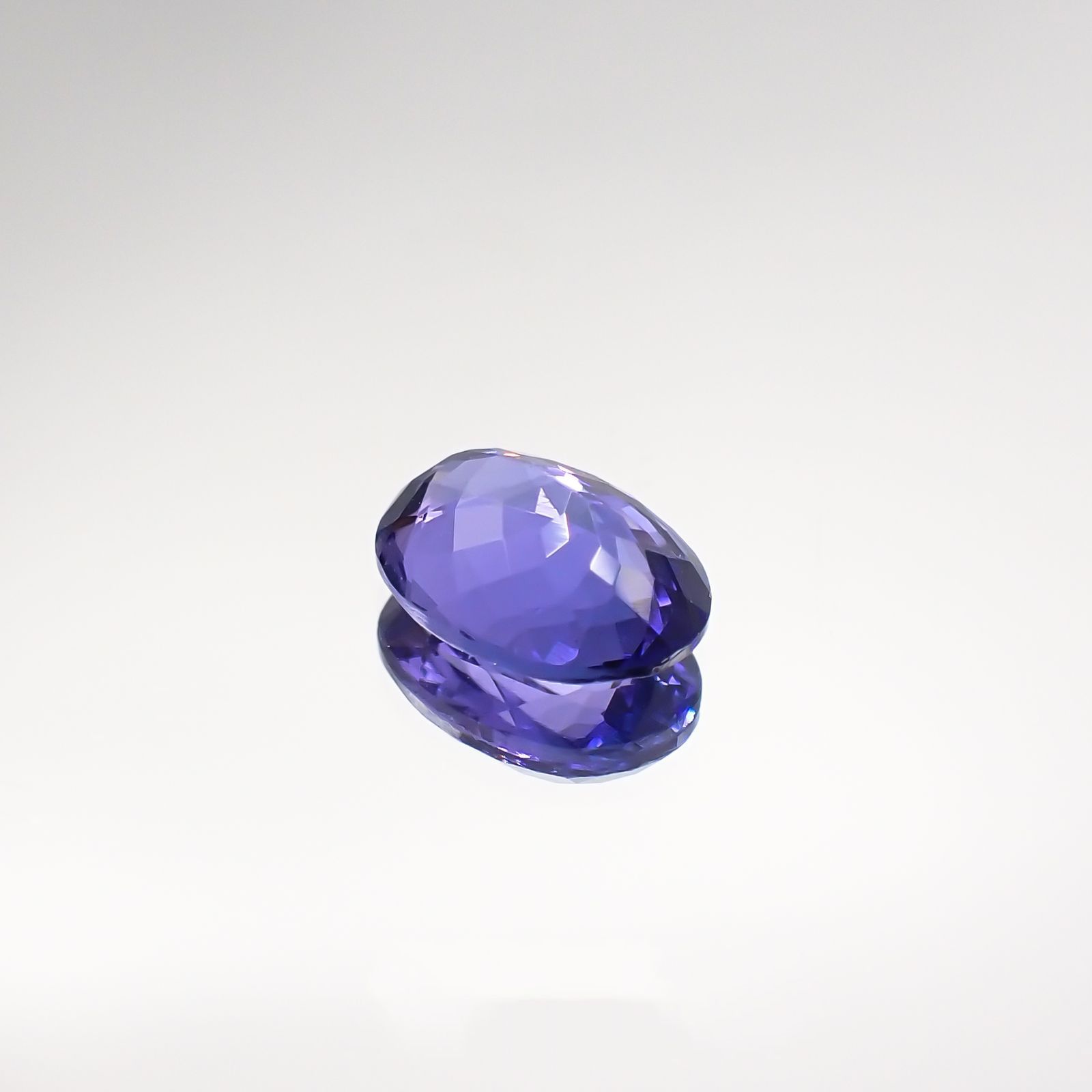 タンザナイト(宝石名タンザナイト) タンザニア産 1.38ct 識別済[210711838]8.1×6.1mm前後
