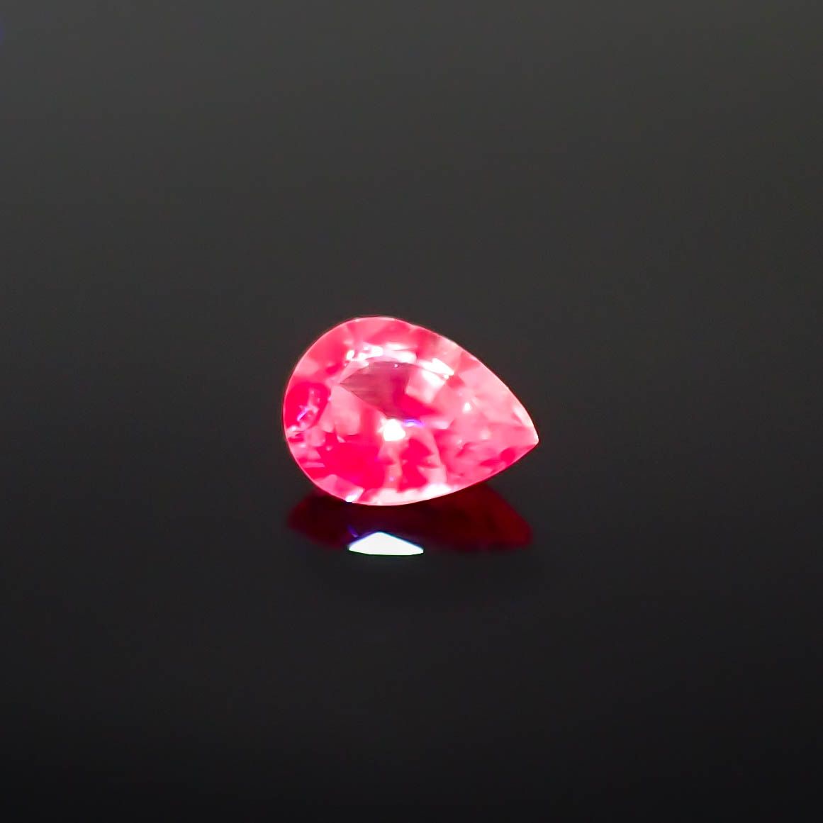 ネオンピンクサファイア スリランカ産 0.17ct[240226301]4x2.9mm前後