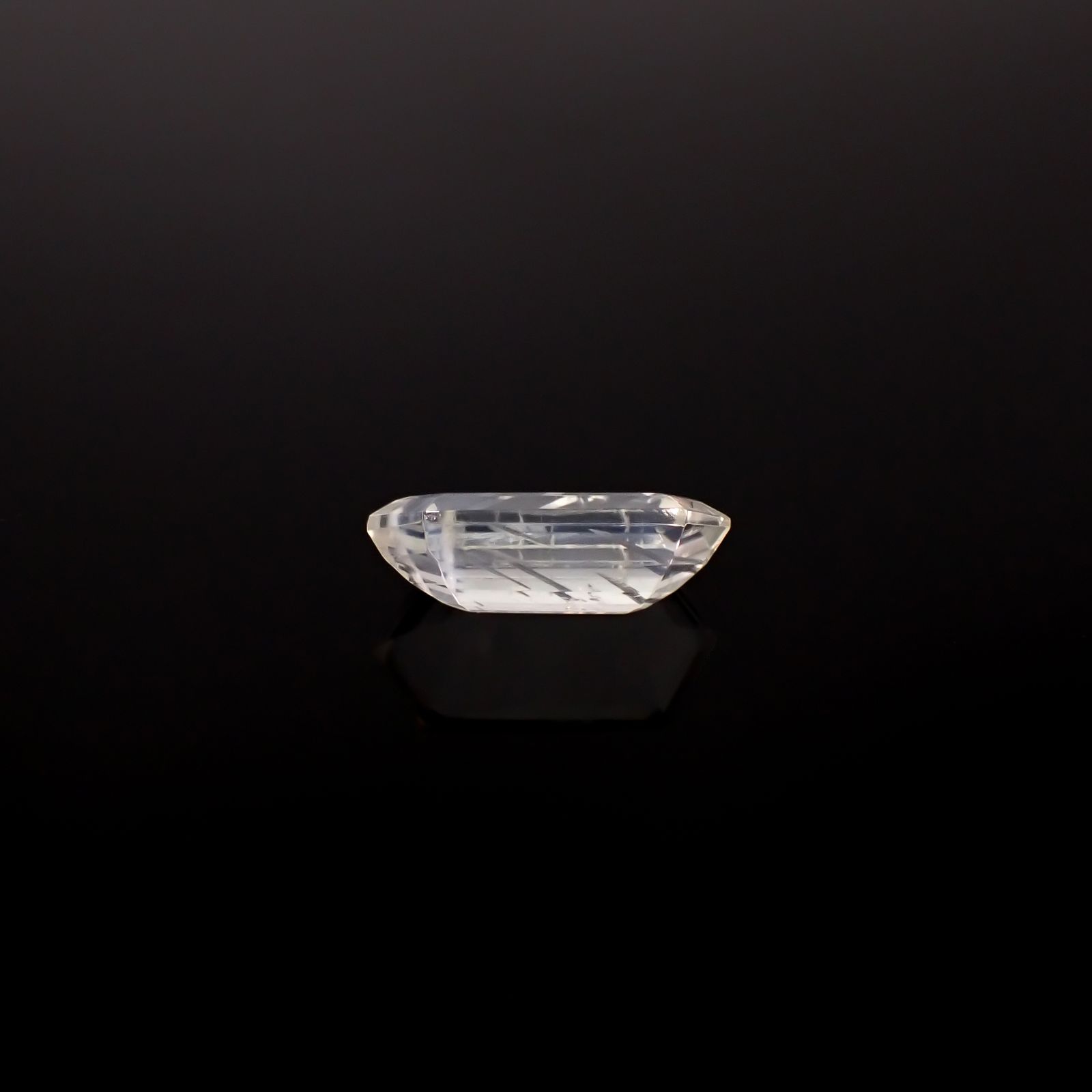 ◇カスタムカット◇マラウイムーンストーン マラウイ共和国産 13.58ct / 22.9x11.5mm前後 [260331813]