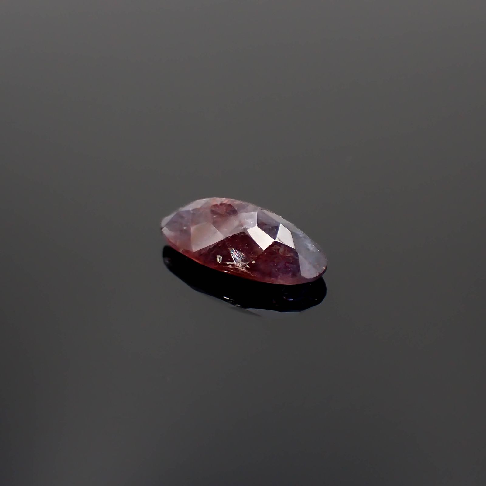 ブラッドショットアイオライト インド産 4.07ct[230522098]16.1x8mm前後