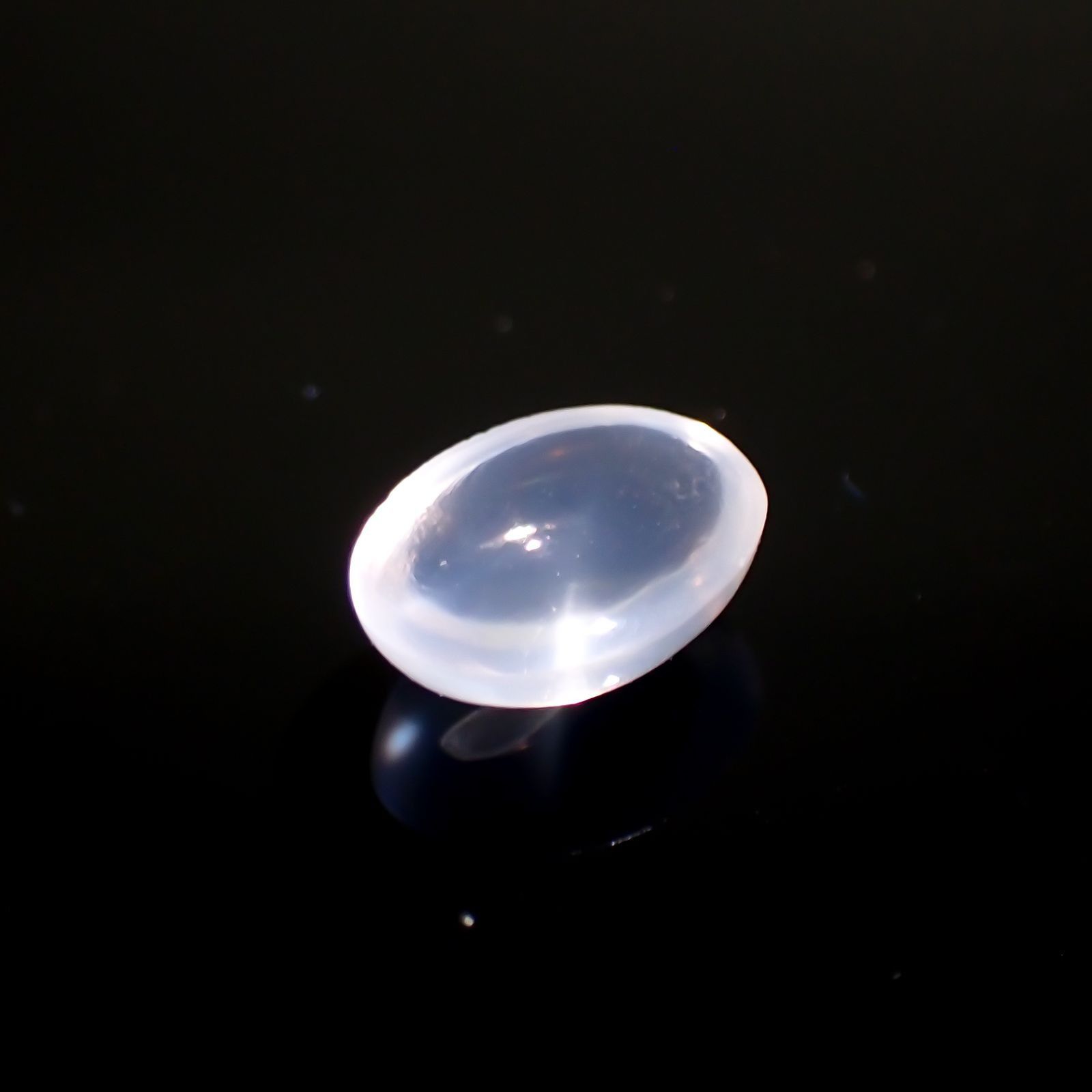 ムーンストーン(宝石名ムーンストーン)インド/スリランカ産 識別済 0.97ct / 7.7x5.8mm前後 [211113665]