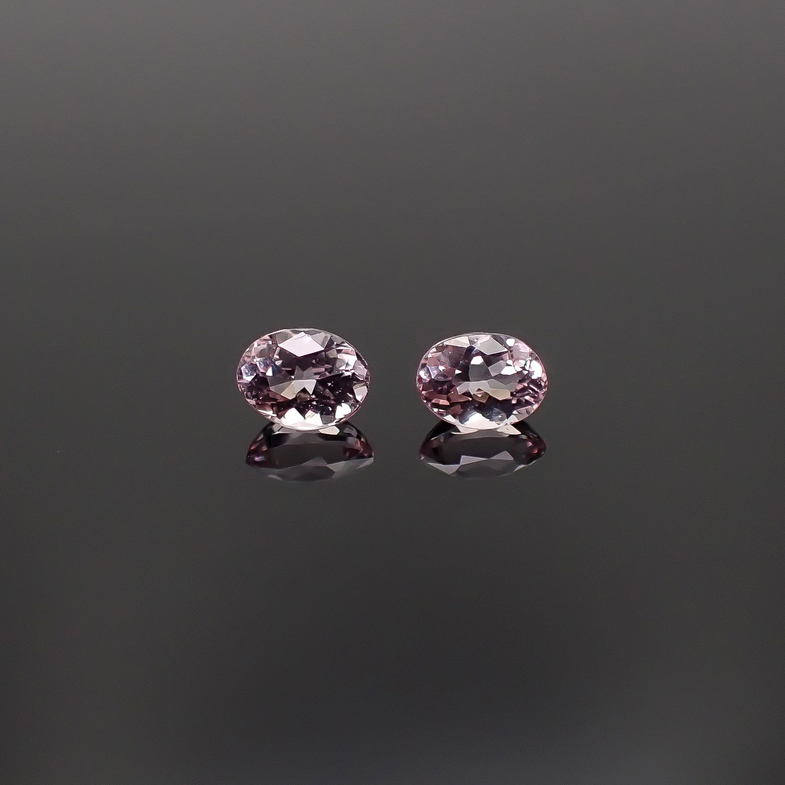 ◇ペアセット◇モルガナイト ブラジル産 0.35ct(2pcs合計) / 4.0-4.1x3.0-3.1mm前後 [260431960]