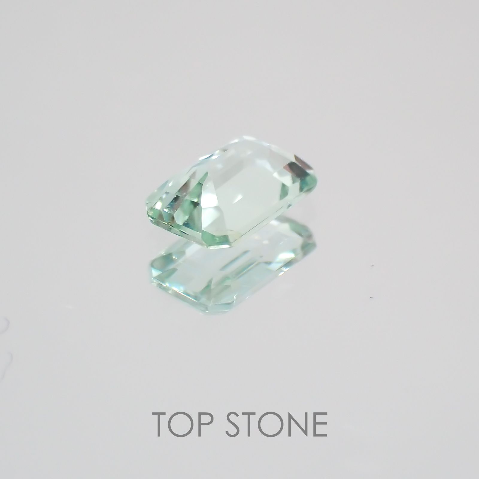 ミントベリル(宝石名グリーン・ベリル) ブラジル産 0.18ct 識別済[21069720]4.6×3.1mm前後