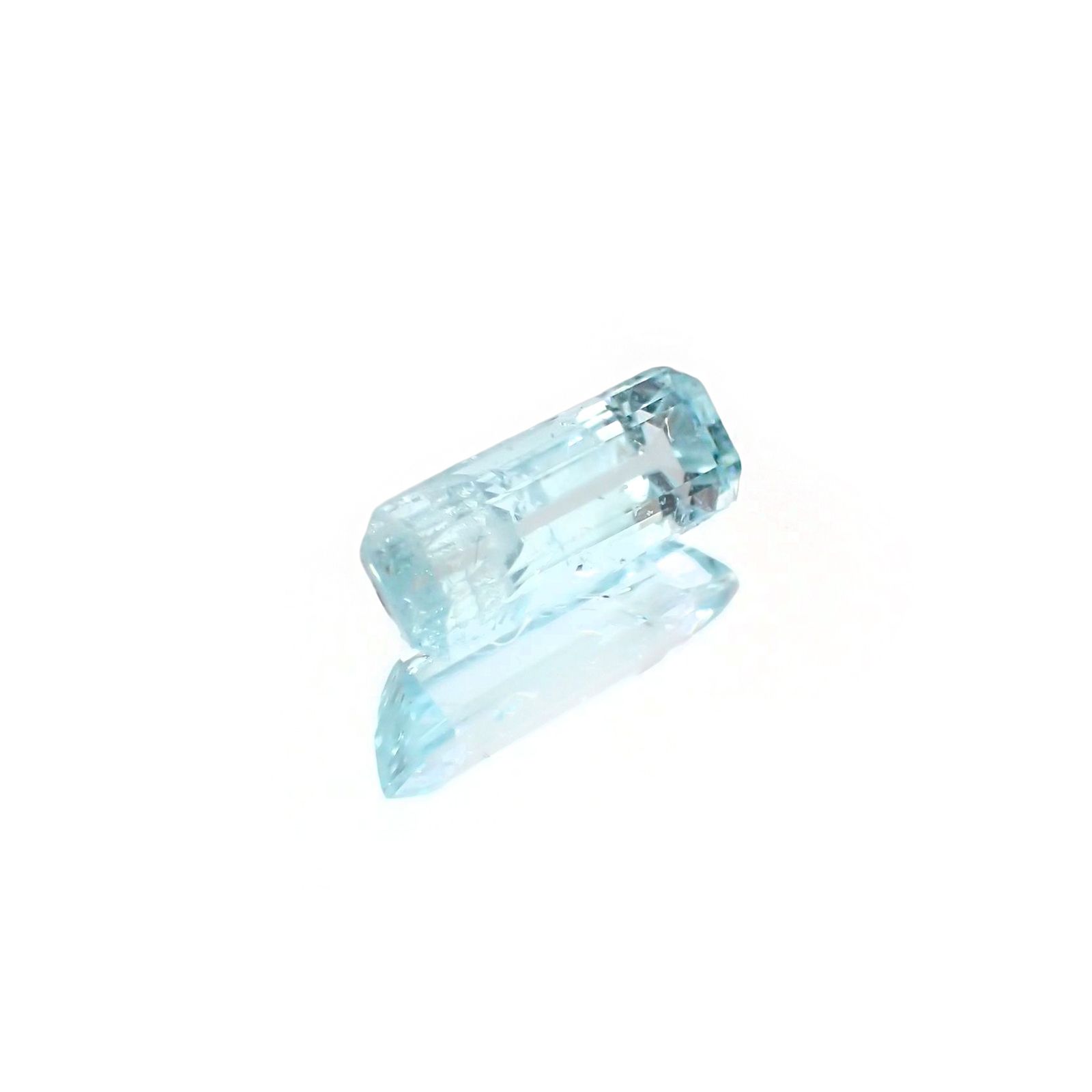 パライバトルマリン(宝石名トルマリン/別名パライバ・トルマリン) モザンビーク産 識別済 0.90ct / 9.5×3.4mm前後 [20129258]