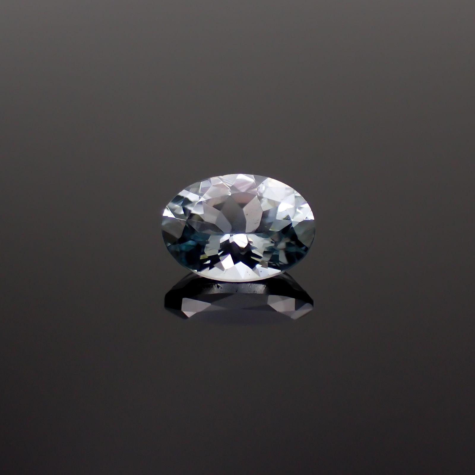 グレースピネル タンザニア産 0.83ct[230421548]6.7x4.8mm前後