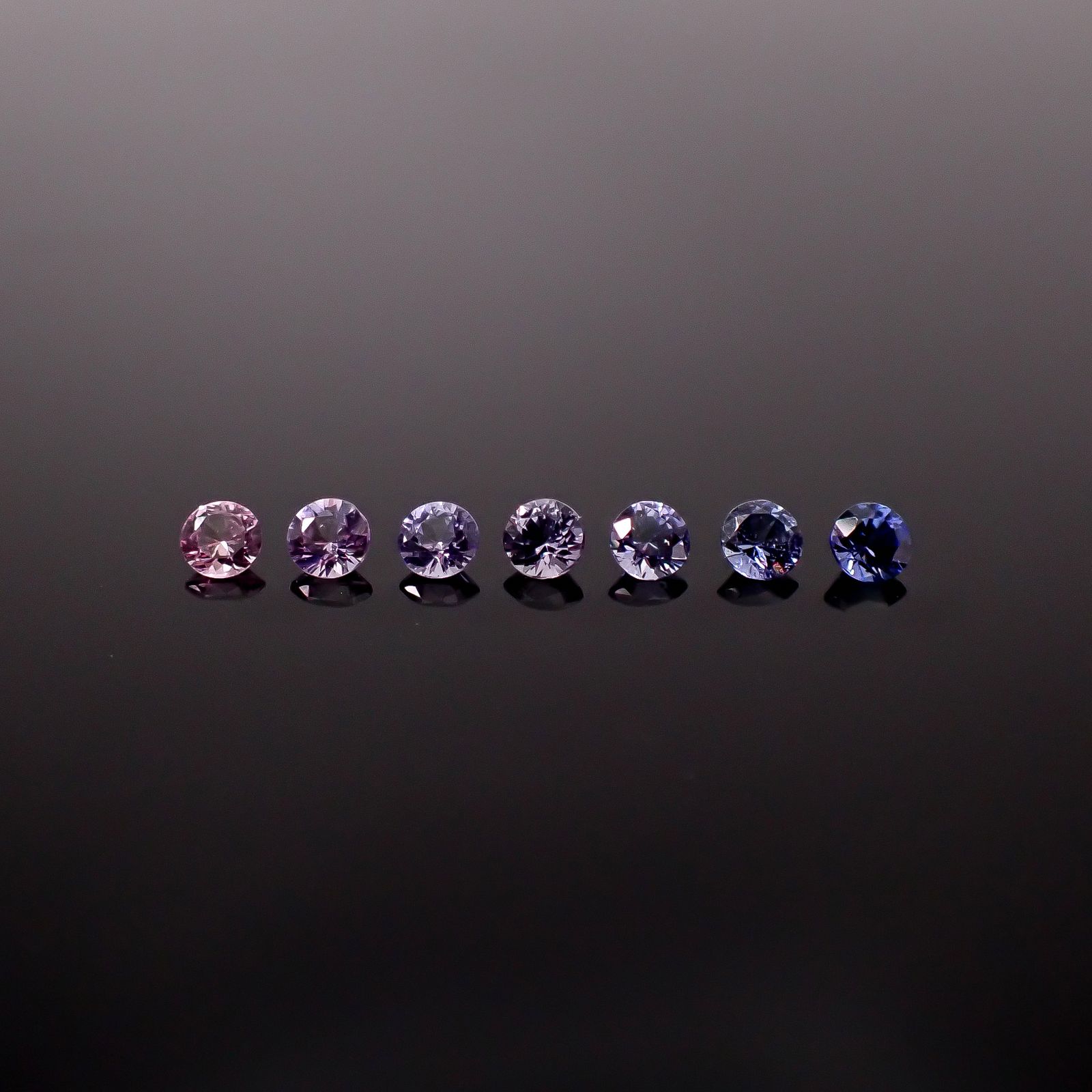 サファイア カラーグラデーション7個セット タンザニア産 0.51ct(7pcs合計) / 2.4-2.5x2.4-2.5mm前後 [260131629]