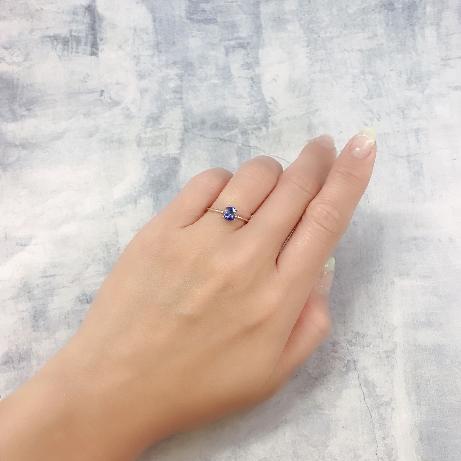 バイカラーサファイア(宝石名サファイア)スリランカ/マダガスカル産 0.64ct 識別済[220817431]5.5x4.5mm前後