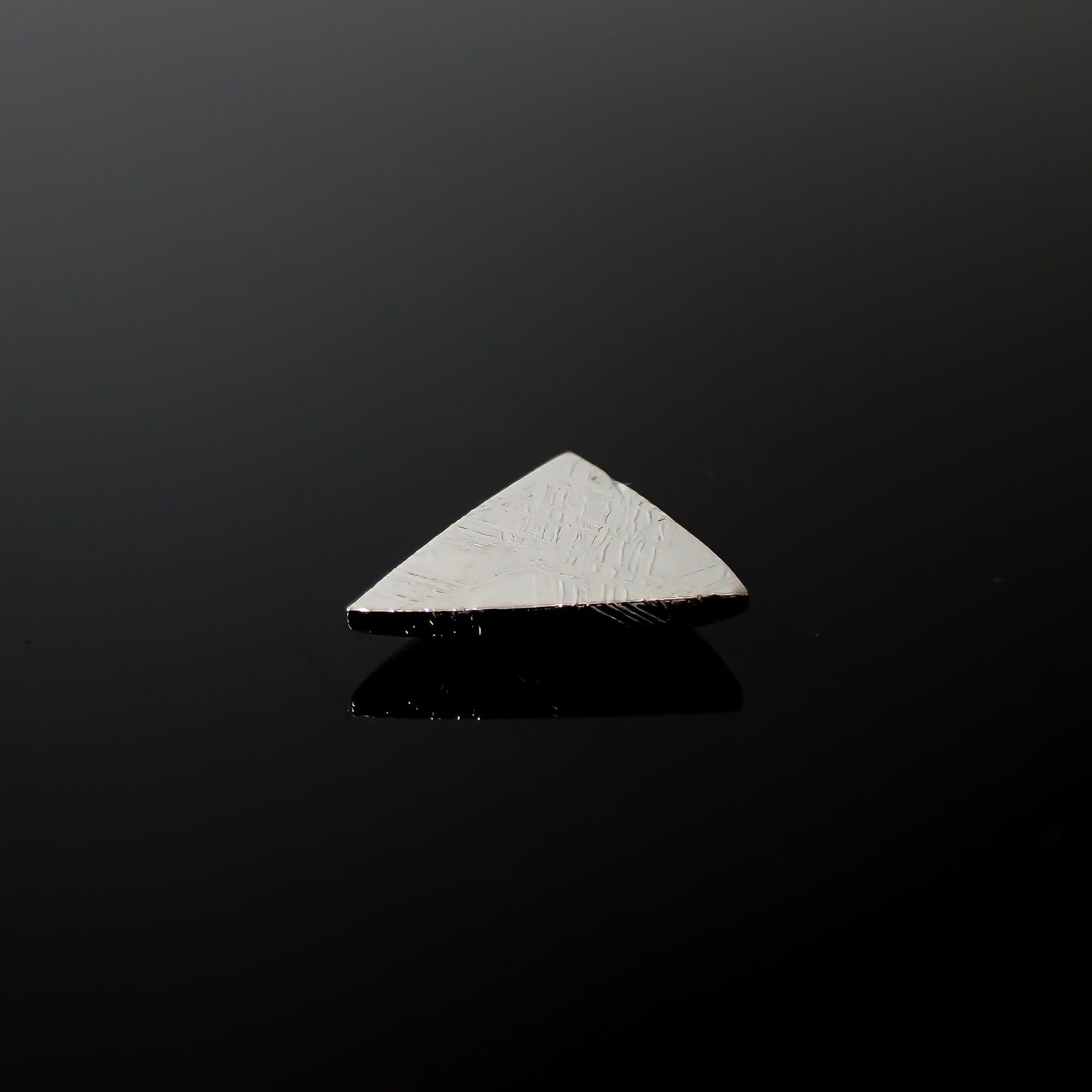 ムオニナルスタ隕石 発見地:スウェーデン 9.96ct[240125796]15x14.3mm前後