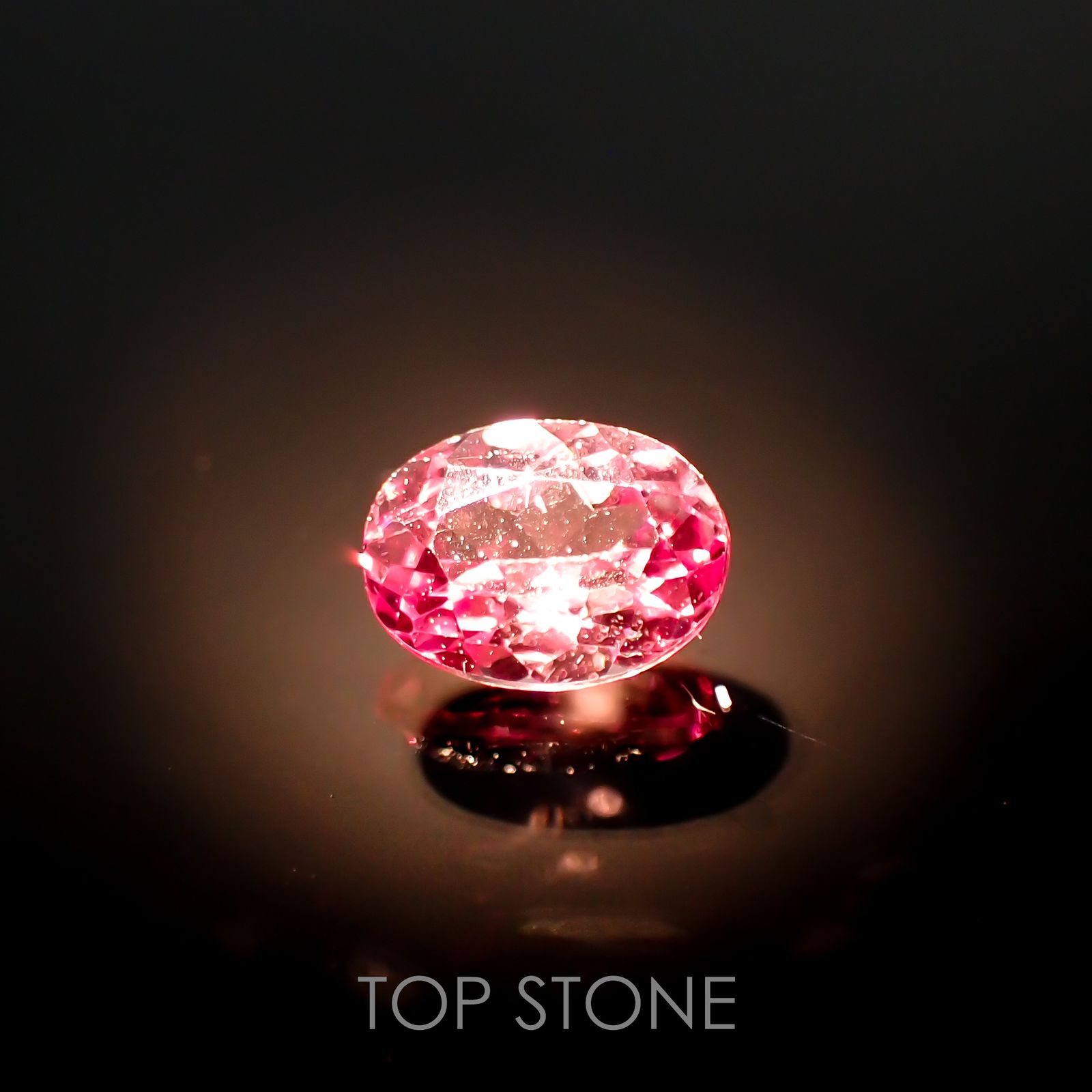 カラーシフトマラヤガーネット(宝石名ガーネット)タンザニア産 0.51ct 識別済[220115020]5.4x4mm前後