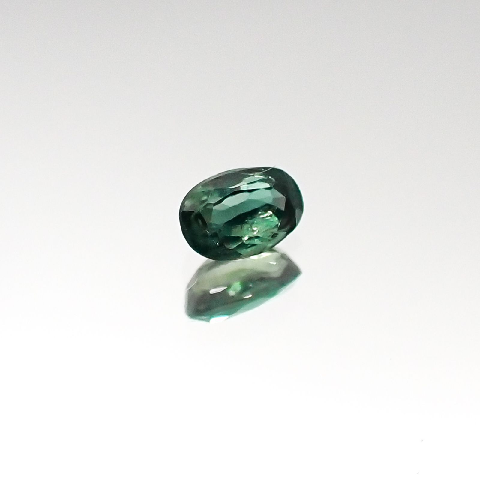 アレキサンドライト インド産 ルース 0.13ct[20095560]3.5×2.4mm前後