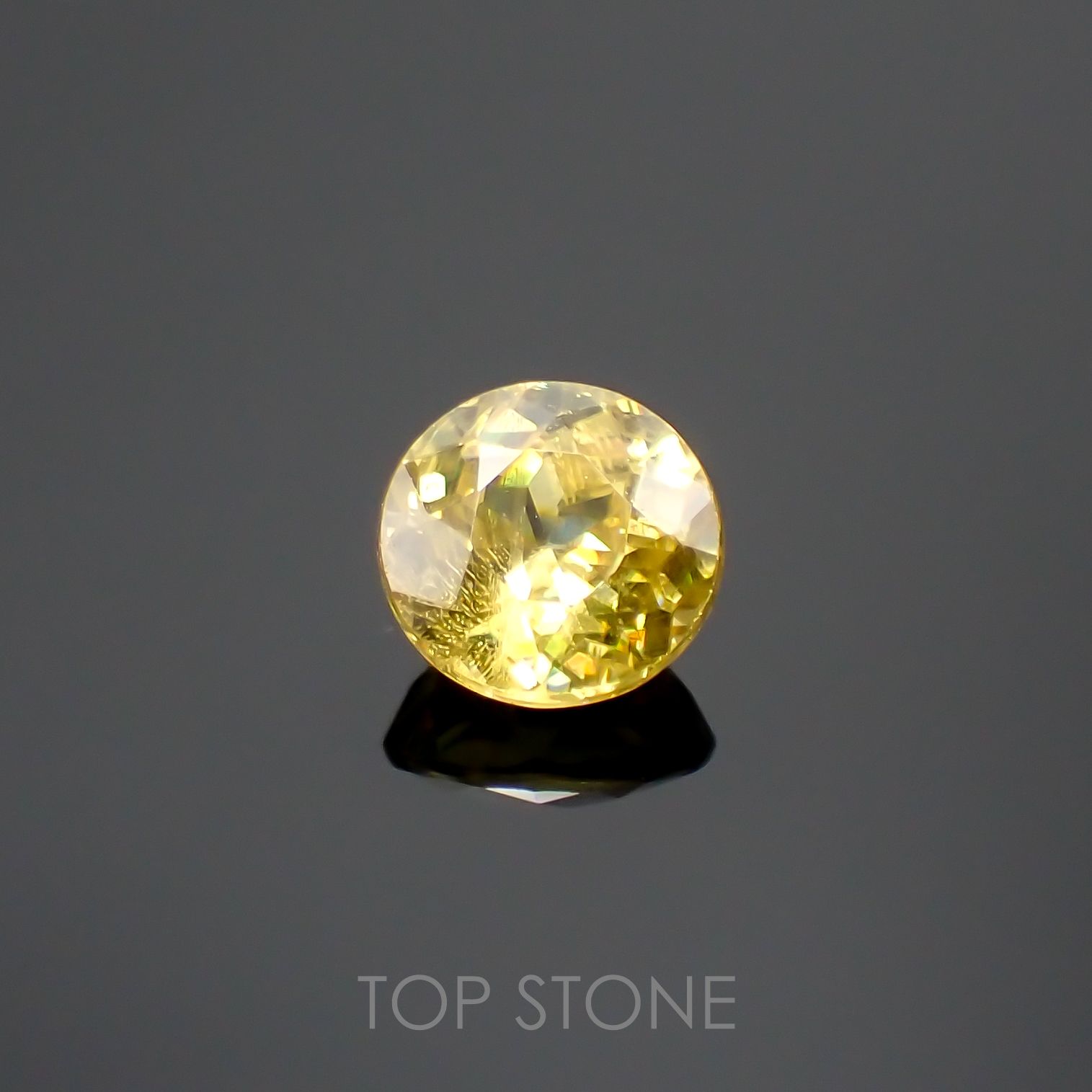 イエロースフェーン マダガスカル産 ルース 0.59ct[210812765]4.9×4.9mm前後