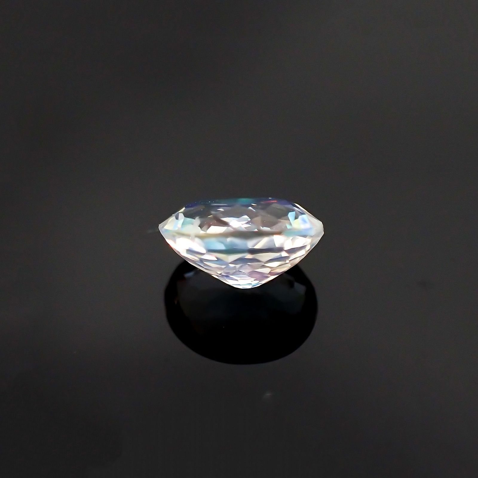 レインボームーンストーン(宝石名ラブラドライト) マダガスカル産 1.277ct ソ付(彩珠)[210611256]8×6.4mm前後