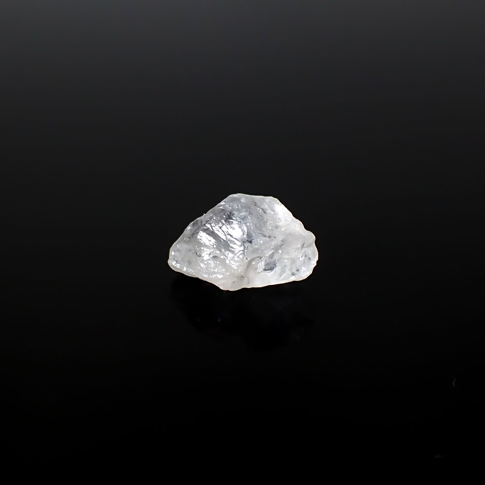 フェナカイト原石 ロシア産 3.98ct / 10x8.4mm前後 [260532181]
