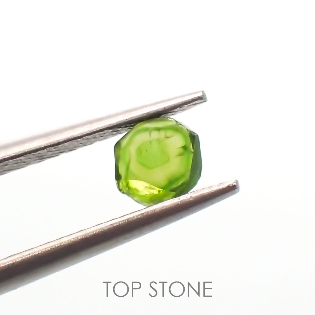 デマントイドガーネット(宝石名デマントイド・ガーネット) 原石・結晶 0.38ct 識別済[210812775]4.5×4.4mm前後