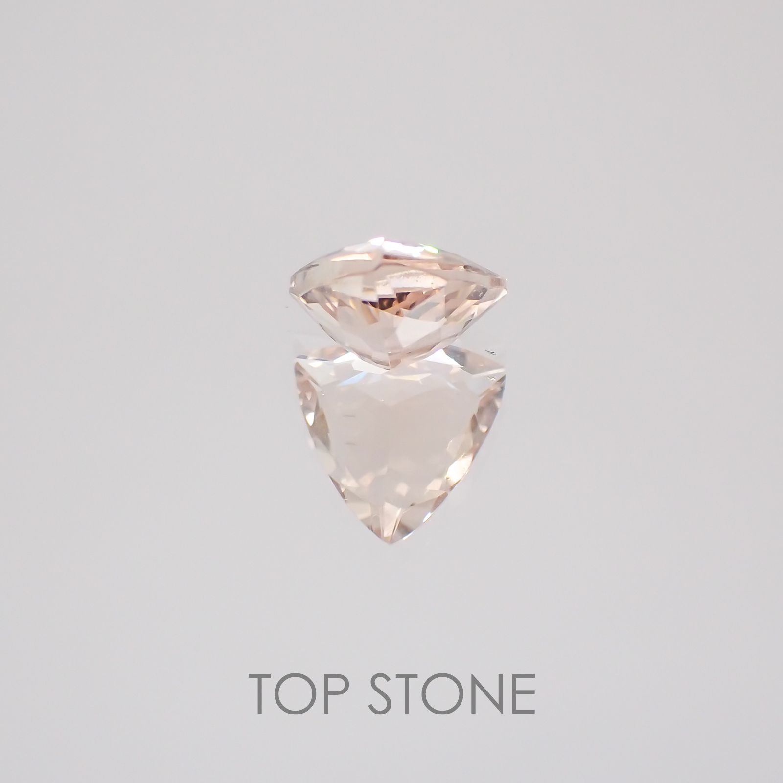 モルガナイト ナイジェリア産 ルース 0.92ct[21039108]6.8×6.7mm前後