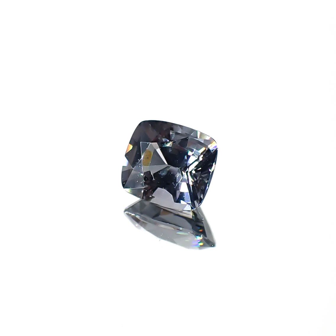 プラチナスピネル(宝石名スピネル)ビルマ産 0.85ct 識別済[250730755]5.8x5mm前後