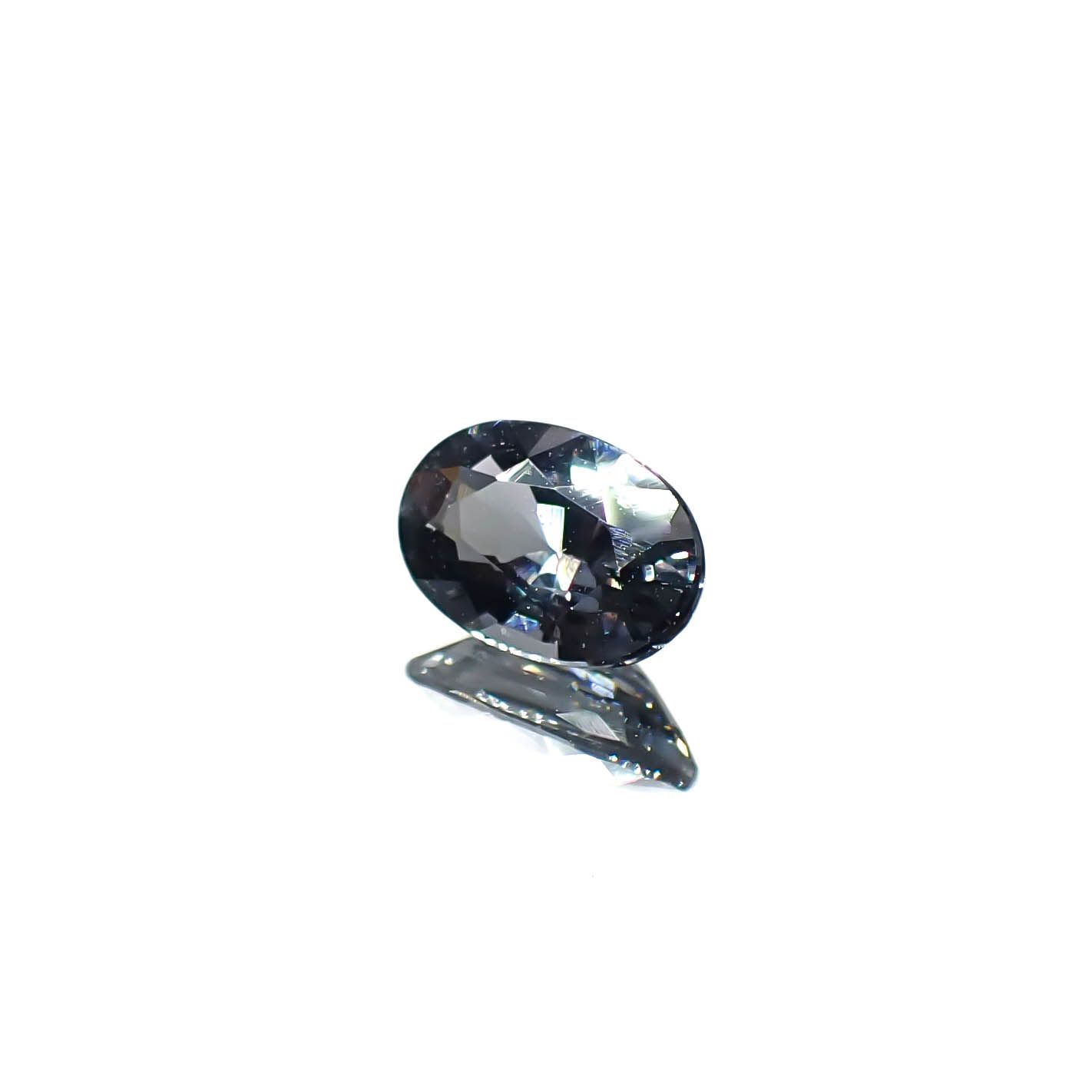 プラチナスピネル(宝石名スピネル)ビルマ産 0.60ct 識別済[250730760]6.6x4.3mm前後