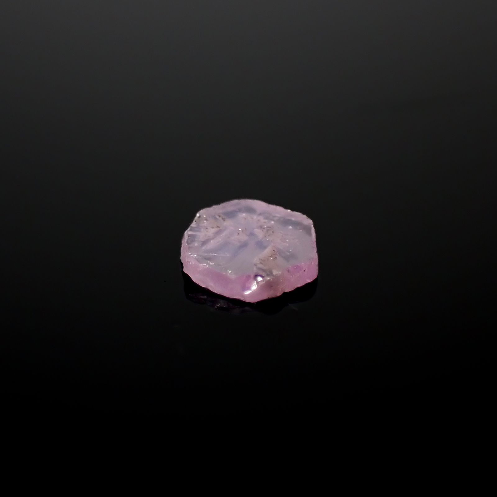 トラピッチェピンクサファイア 原石スライス パキスタン・カシミール地方産 0.38ct[240627851]5.6x5.1mm前後