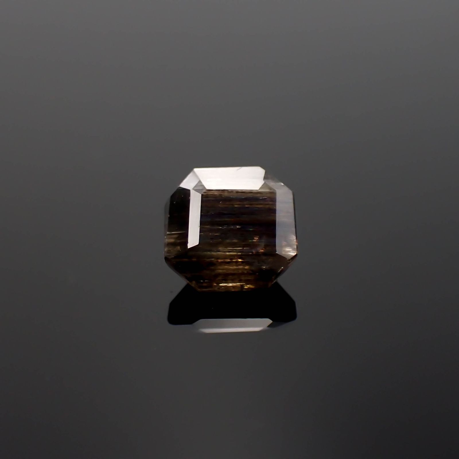 レインボースキャポライト ブラジル産 0.92ct[231225061]6.1x6mm前後