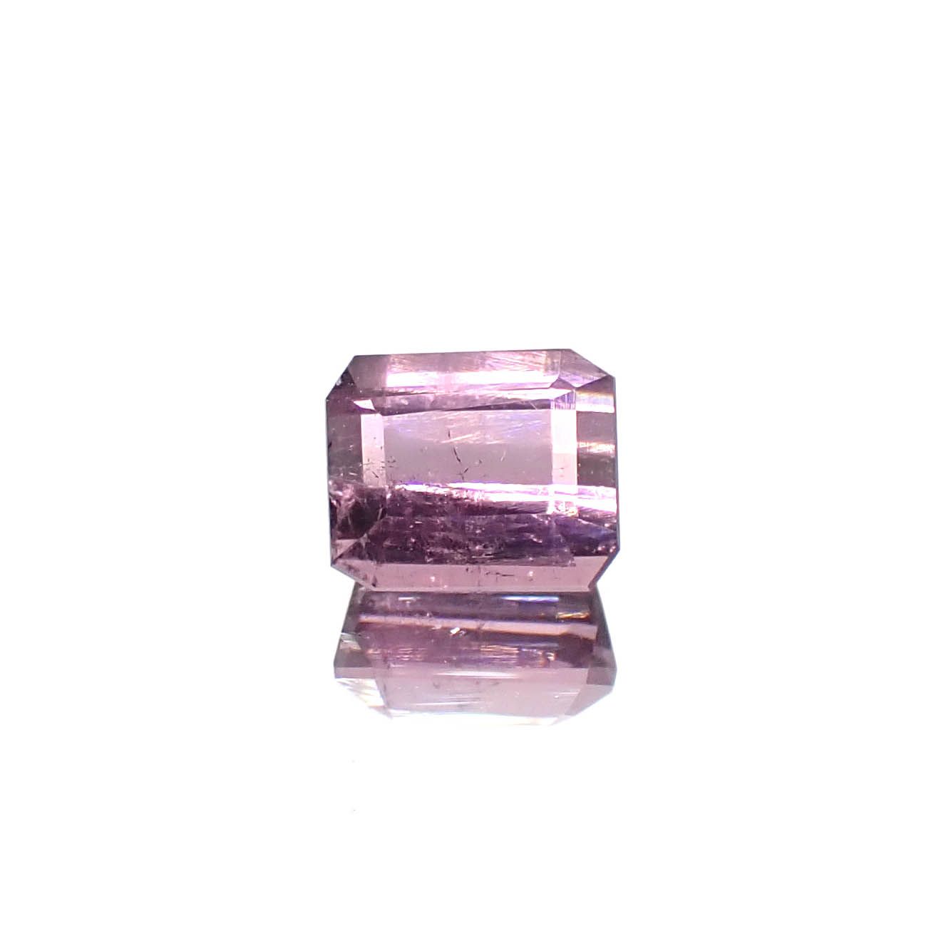 パープルトルマリン アフガニスタン産 0.61ct / 5.1x4.2mm前後 [251131312]