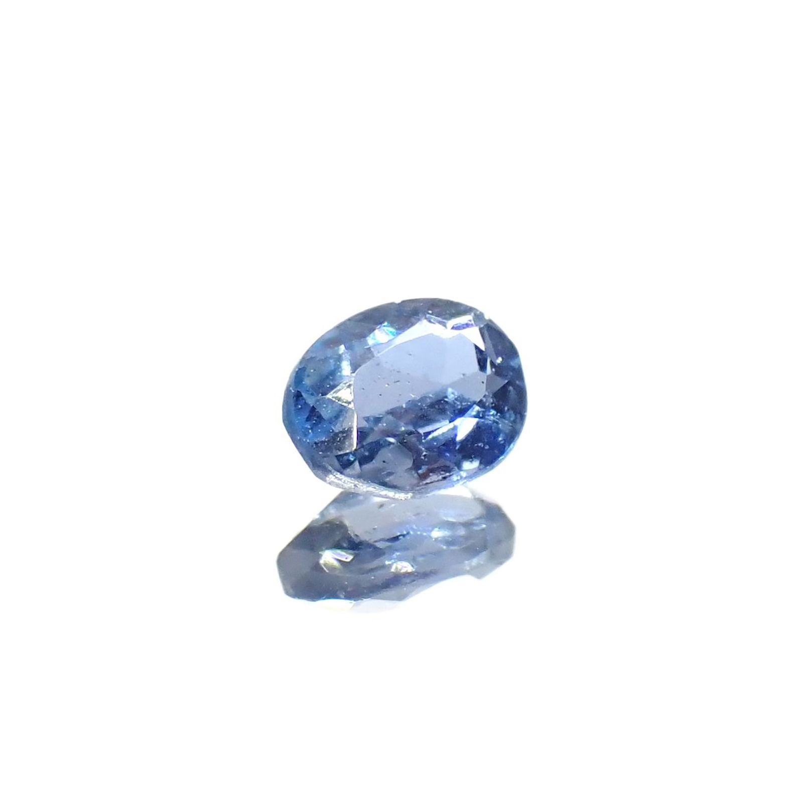 タトゥーアクアマリン ブラジル・ミナスジェライス州タトゥー鉱山産 0.19ct / 4.1x3.3mm前後 [260127176]