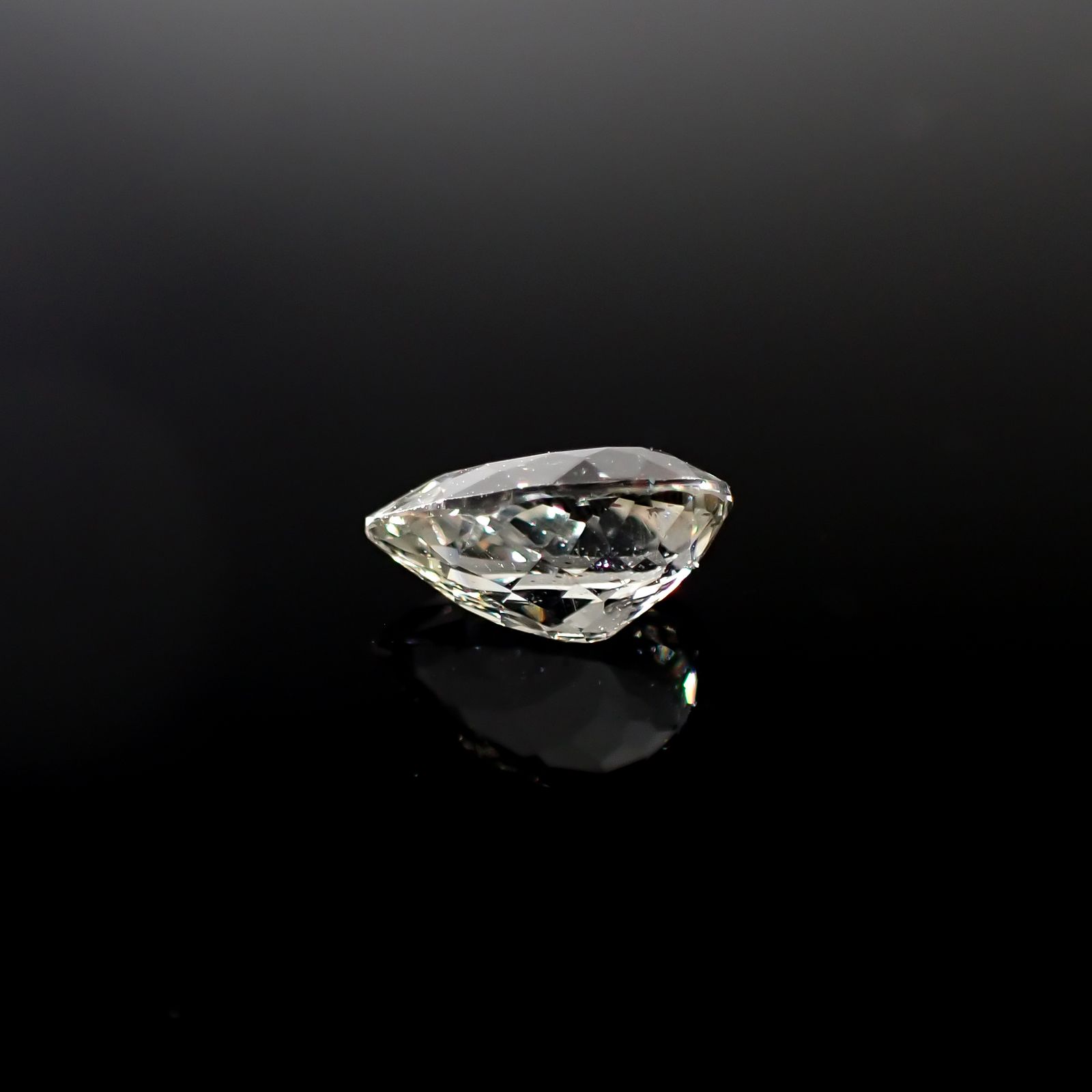 リリーパッドアパタイト フルオレッセンス アフリカ産 1.40ct [241129420]8.7x6mm前後