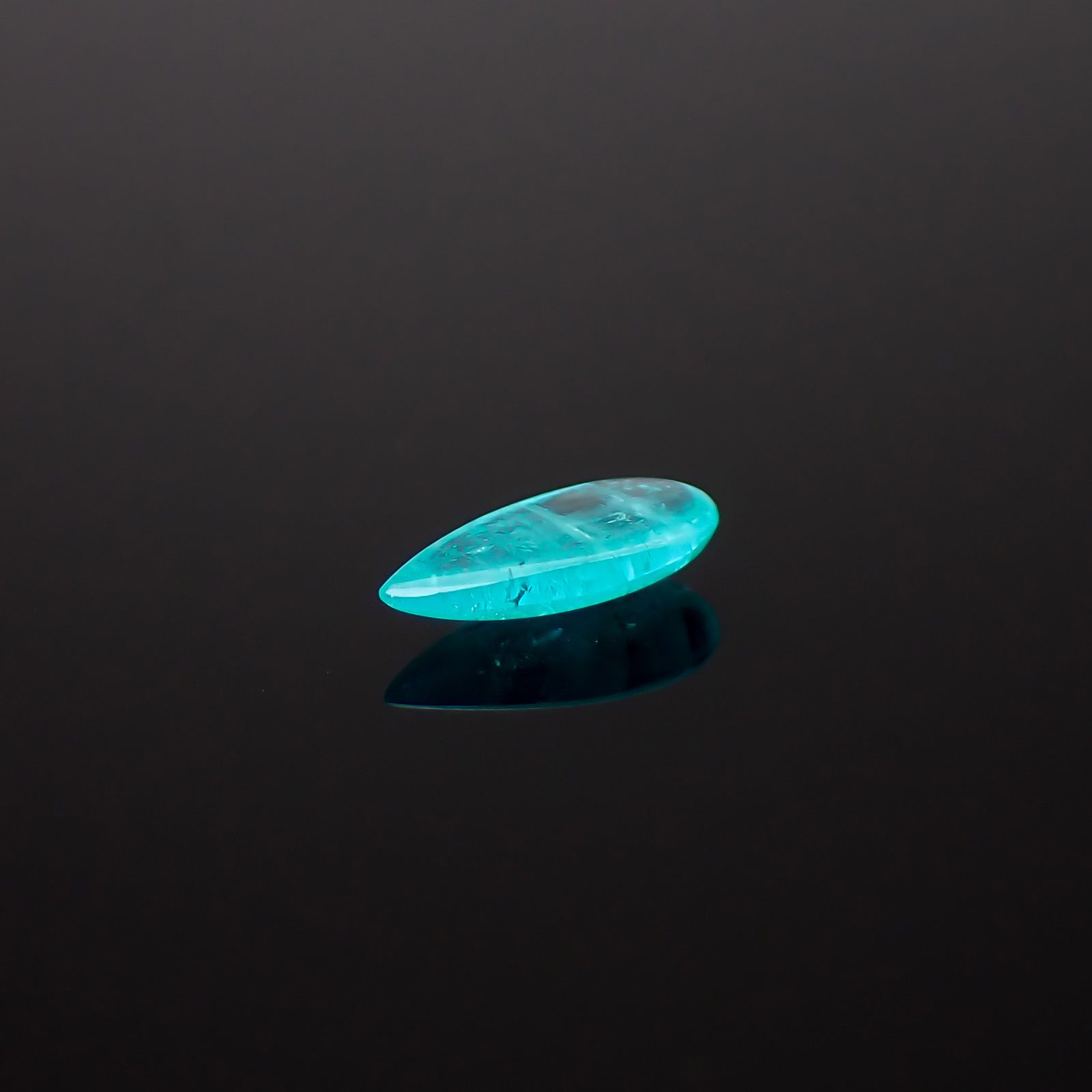 パライバトルマリン ブラジル・キントス鉱山産 0.39ct / 7.7x4mm前後 [260932813]