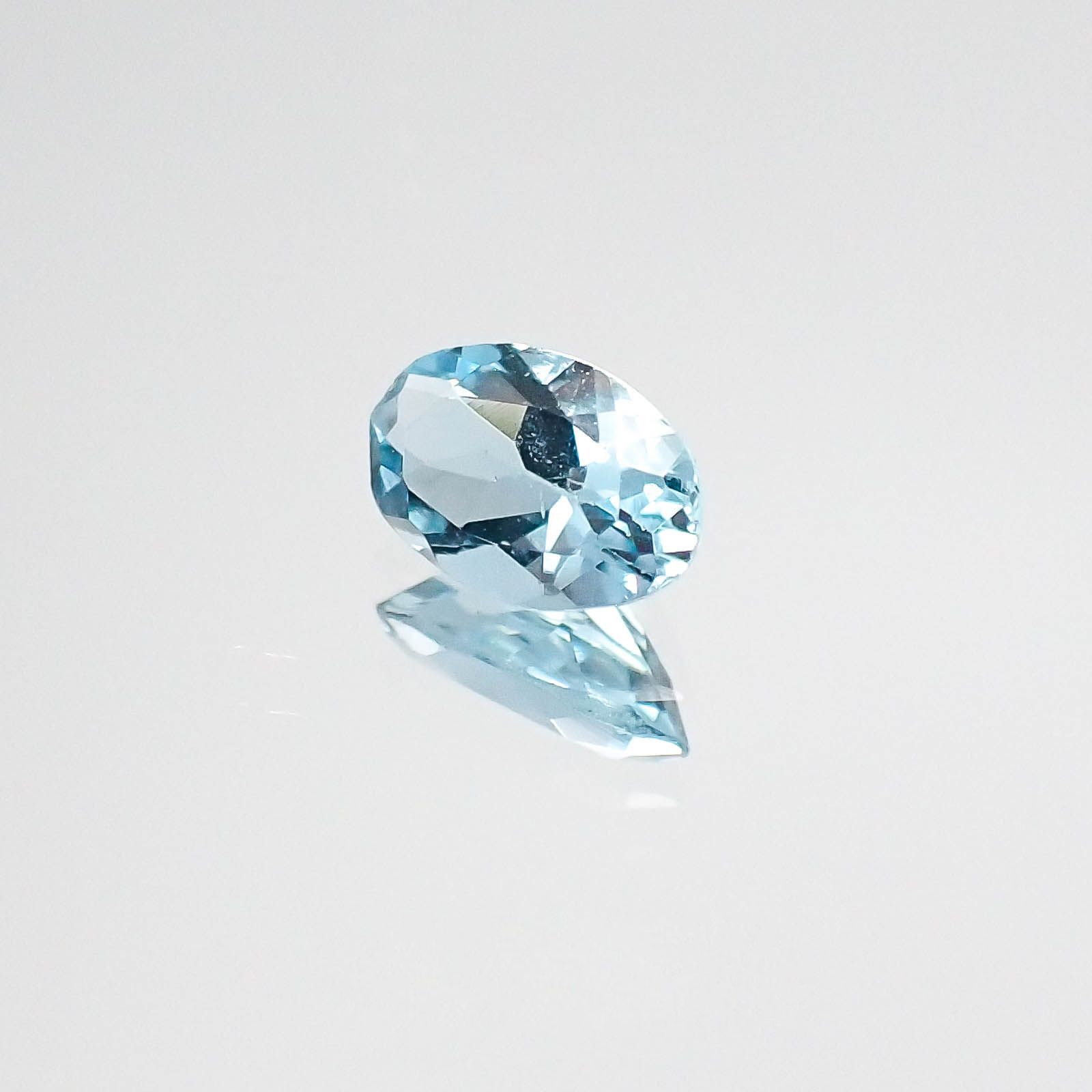 アクアマリン サンタマリアカラー(宝石名アクアマリン)モザンビーク産 0.30ct 識別済[220817252]5.9x3.8mm前後