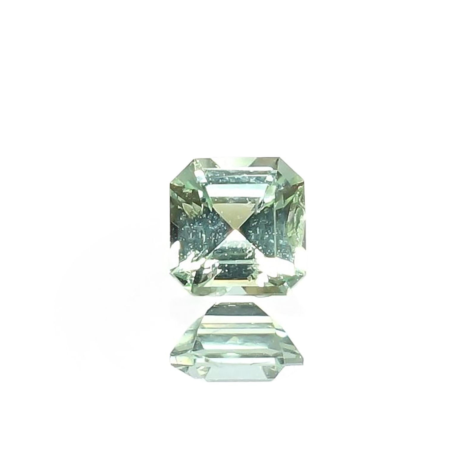 バナジウムコーネルピン(宝石名コーネルピン)タンザニア・タンガ州産 識別済 0.26ct / 3.5x3.5mm前後 [220115624]
