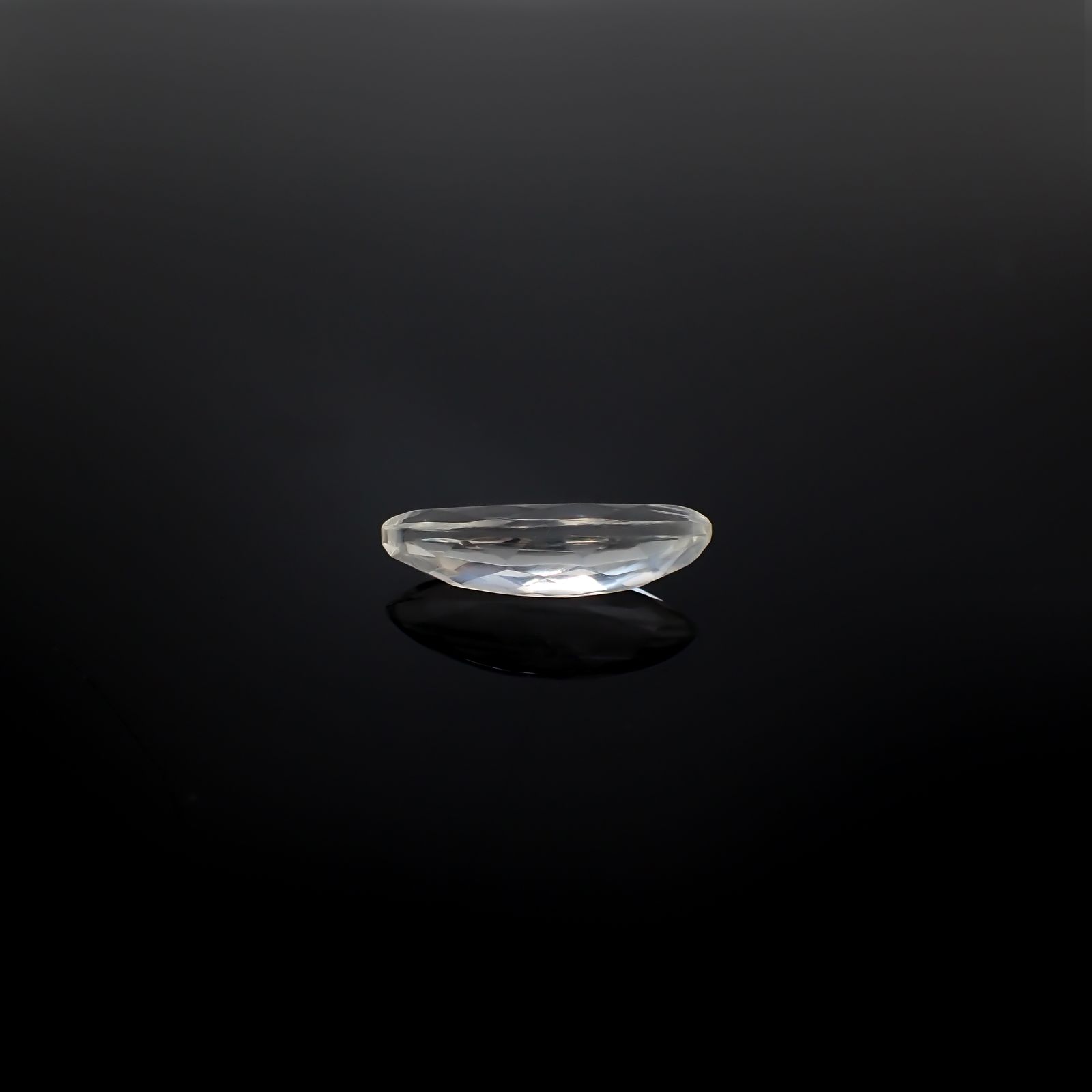 マラウイムーンストーン マラウイ共和国産 5.35ct / 20.5x7.5mm前後 [260331822]
