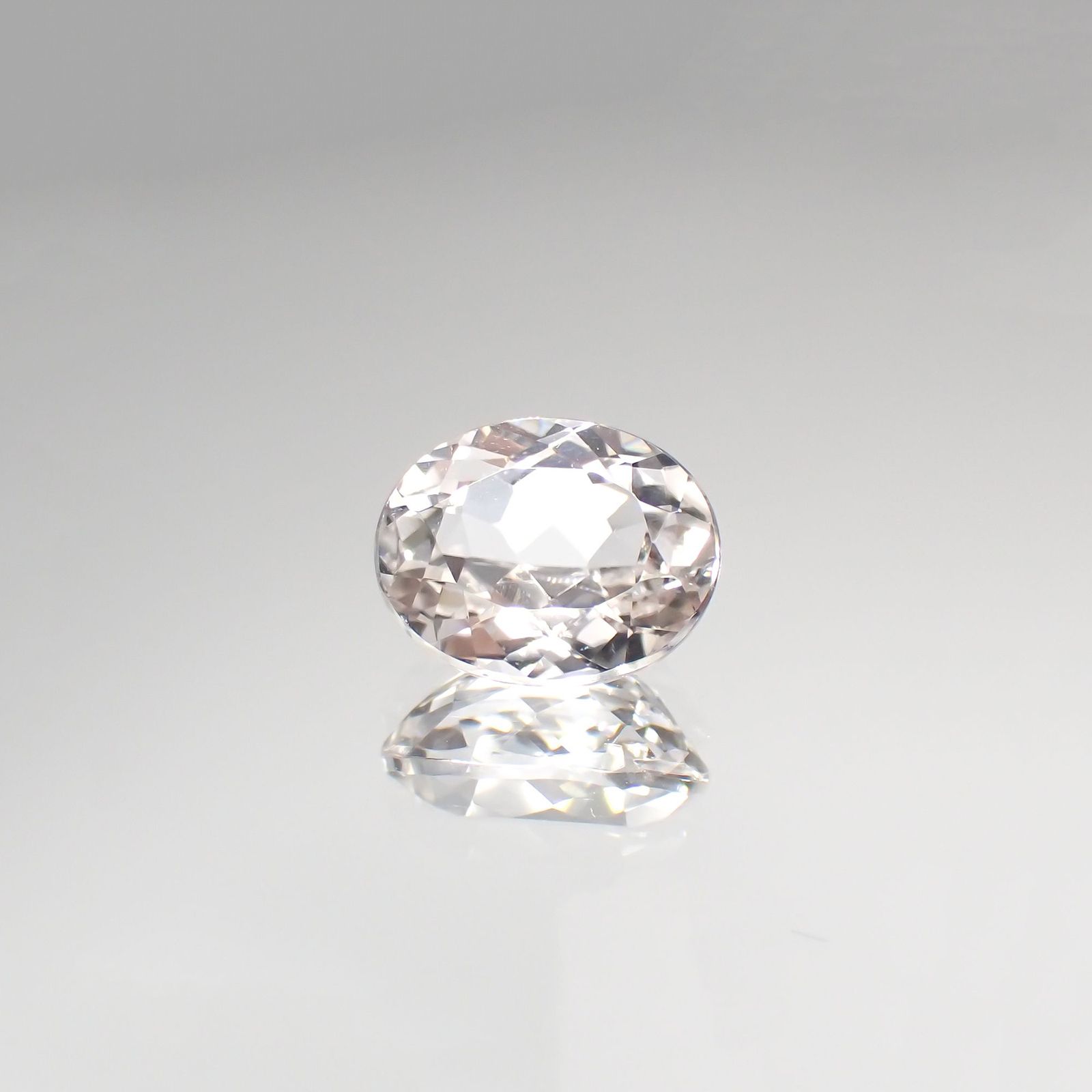 カラーレススポジュミン(宝石名ホワイト・スポジュミン) ブラジル産 3.10ct 識別済[210912631]10×7.9mm前後