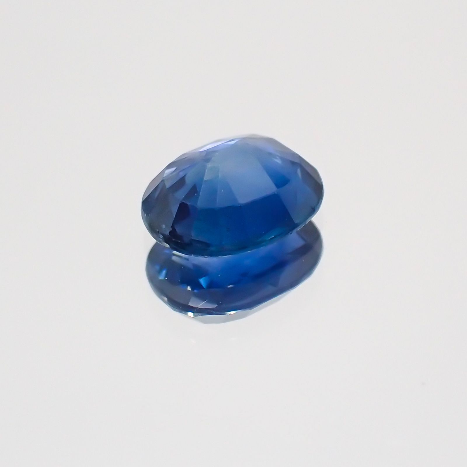 サファイア(宝石名サファイア)マダガスカル/スリランカ産 0.74ct 識別済[231124317]6.1x5mm前後