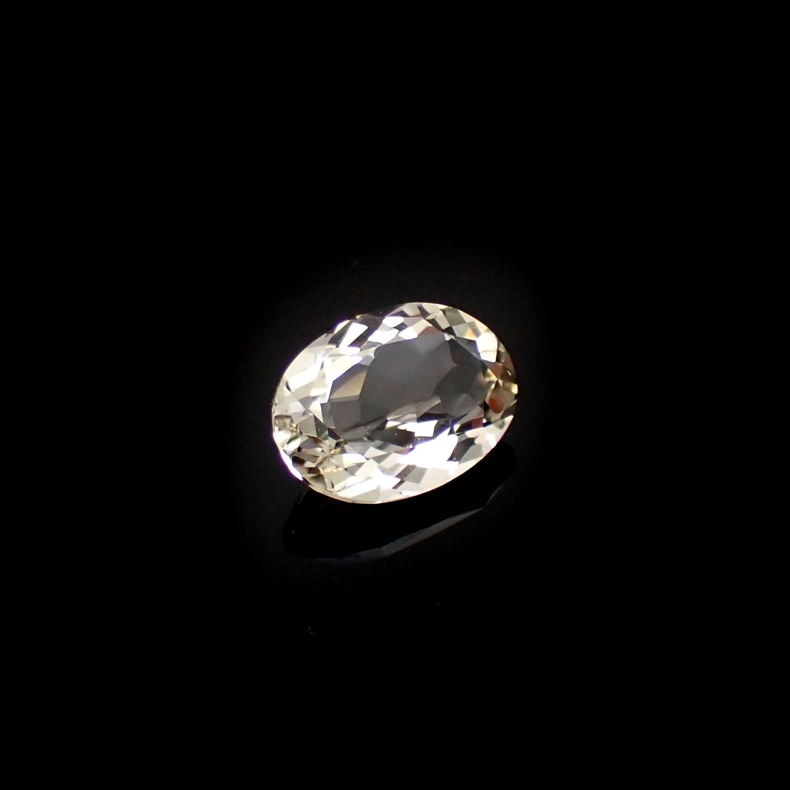 含バリウム・サニディン(宝石名サニディン)ドイツ産 1.79ct 識別済[231224974]9.8x7.1mm前後