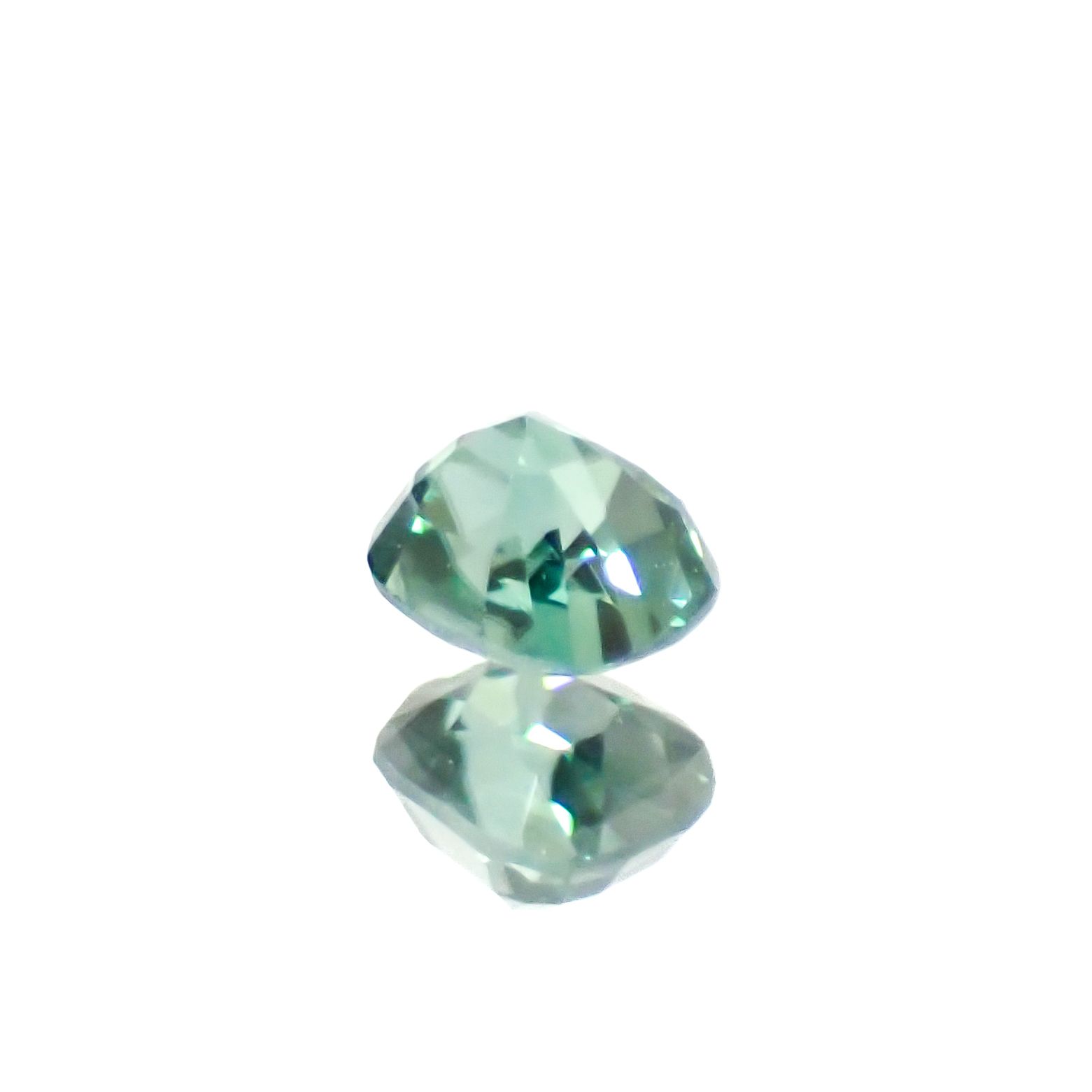 リバースカラーチェンジジルコン ミャンマー・モゴック産 0.39ct[240929173]3.9x3.1mm前後