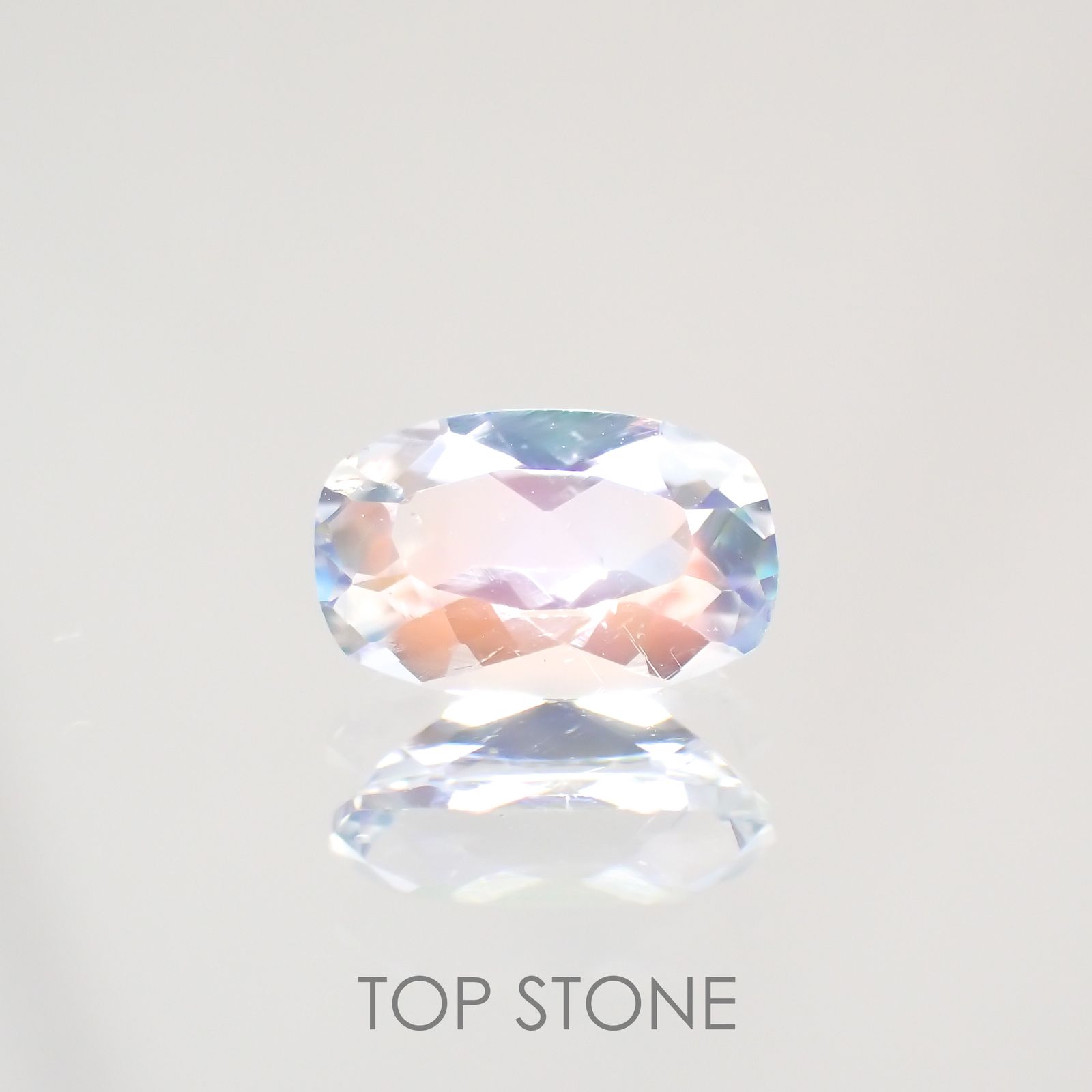 レインボームーンストーン(宝石名ラブラドライト)マダガスカル産 0.5ct 識別済[211113743]6.5x4.1mm前後
