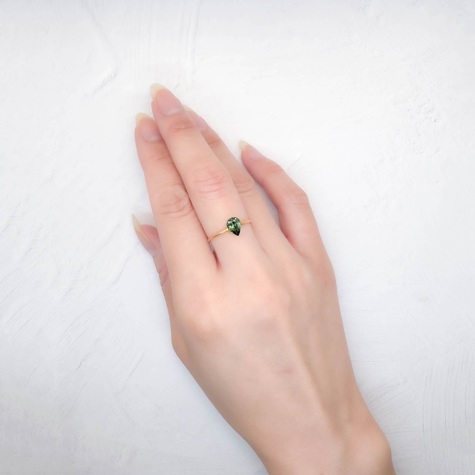 バイカラーサファイア(宝石名サファイア)マダガスカル/オーストラリア産 0.90ct 識別済[250114841]7.1x5.1mm前後